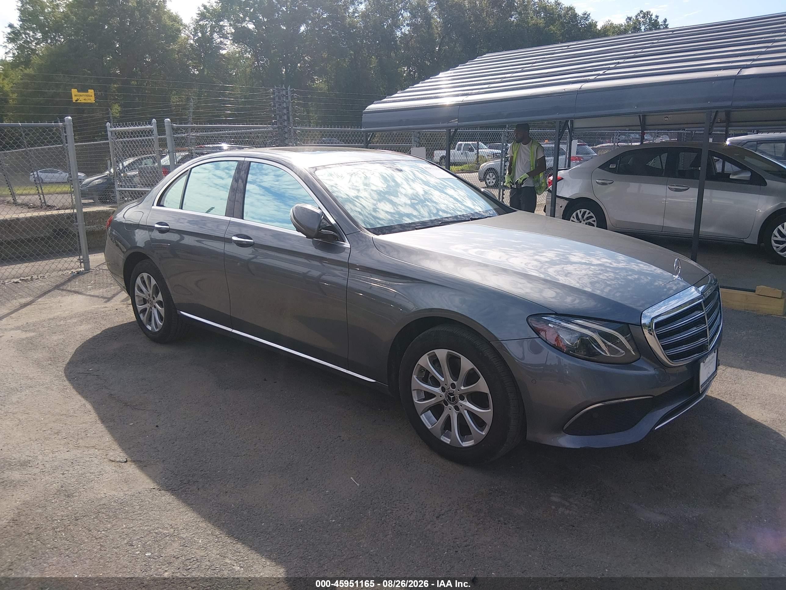 2019 Mercedes-Benz E-Class VIN WDDZF4KB6KA507726 — IAAI salvage auction photo