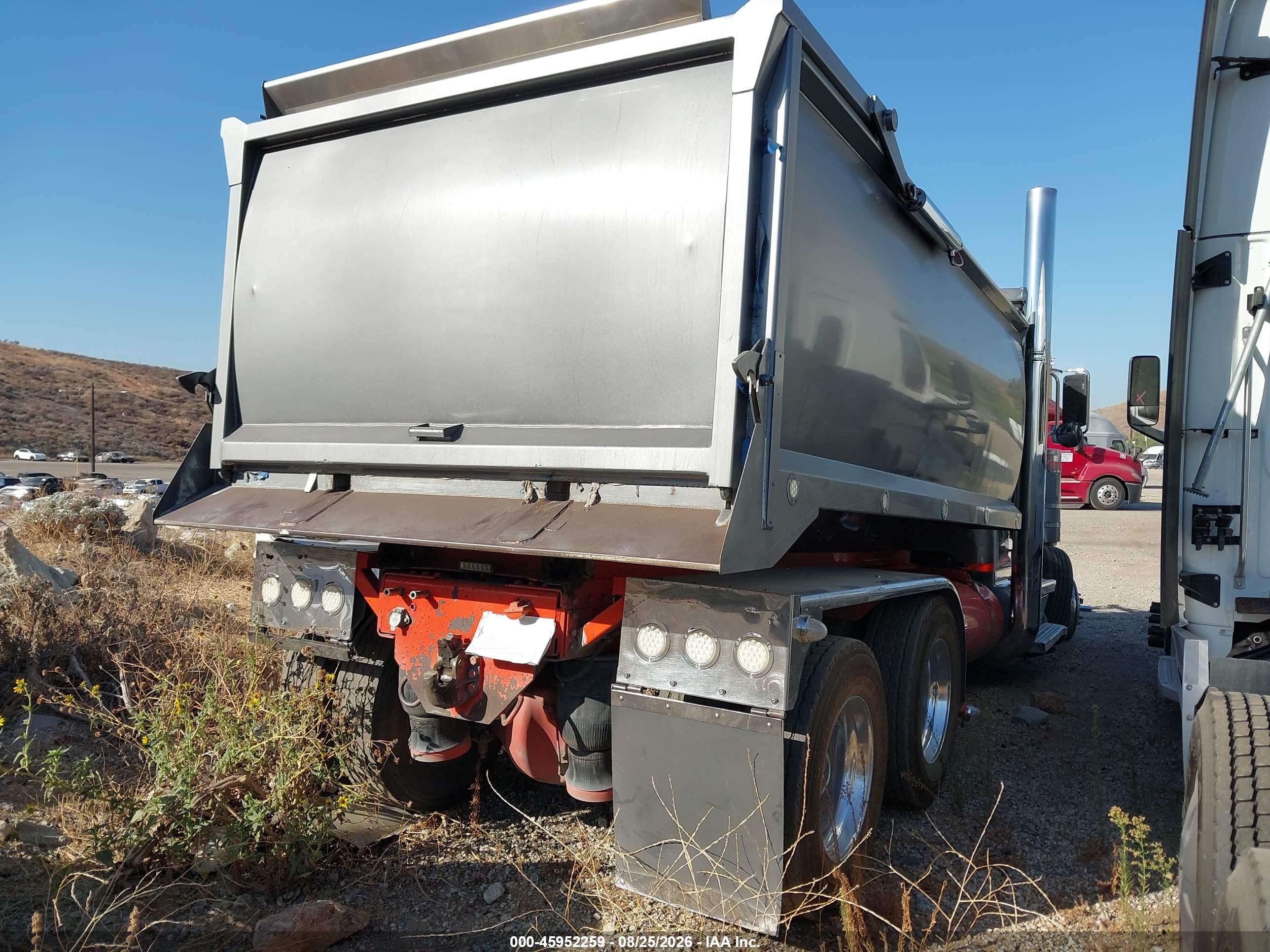 2019 Peterbilt 389 VIN 1NPXL49X6KD611717 IAAI salvage auction — All Over, Salvage (California), sold $18,750 on 2026-09-23 (photo 4)