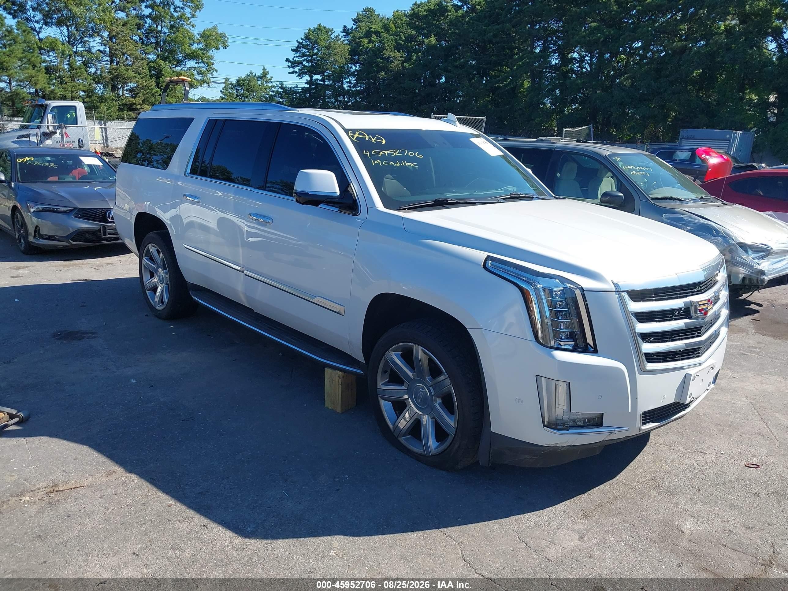 2019 Cadillac Escalade ESV VIN 1GYS4HKJ4KR355327 — IAAI salvage auction photo