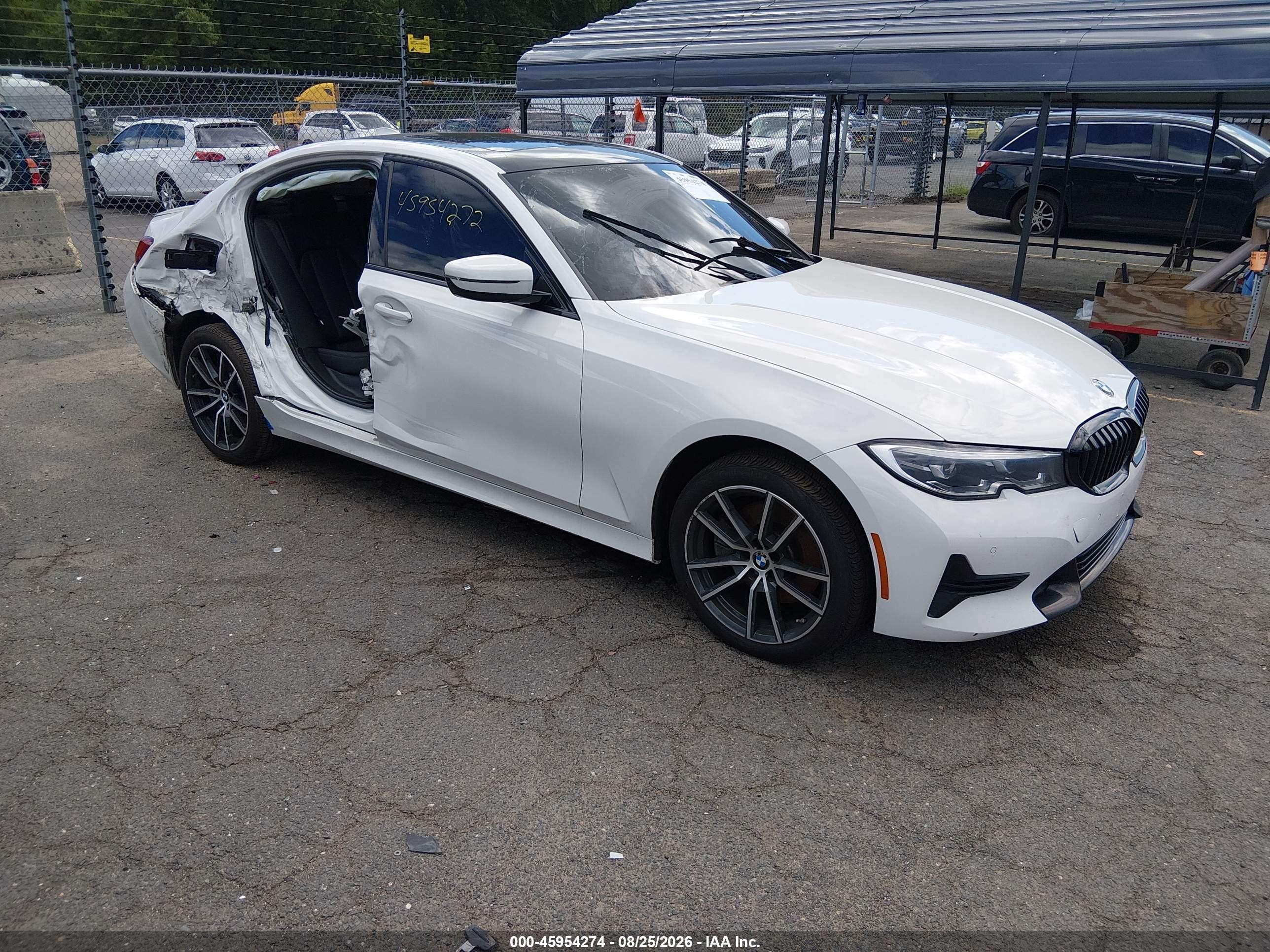 2021 BMW 3 Series VIN 3MW5R7J03M8B92607 — IAAI salvage auction photo