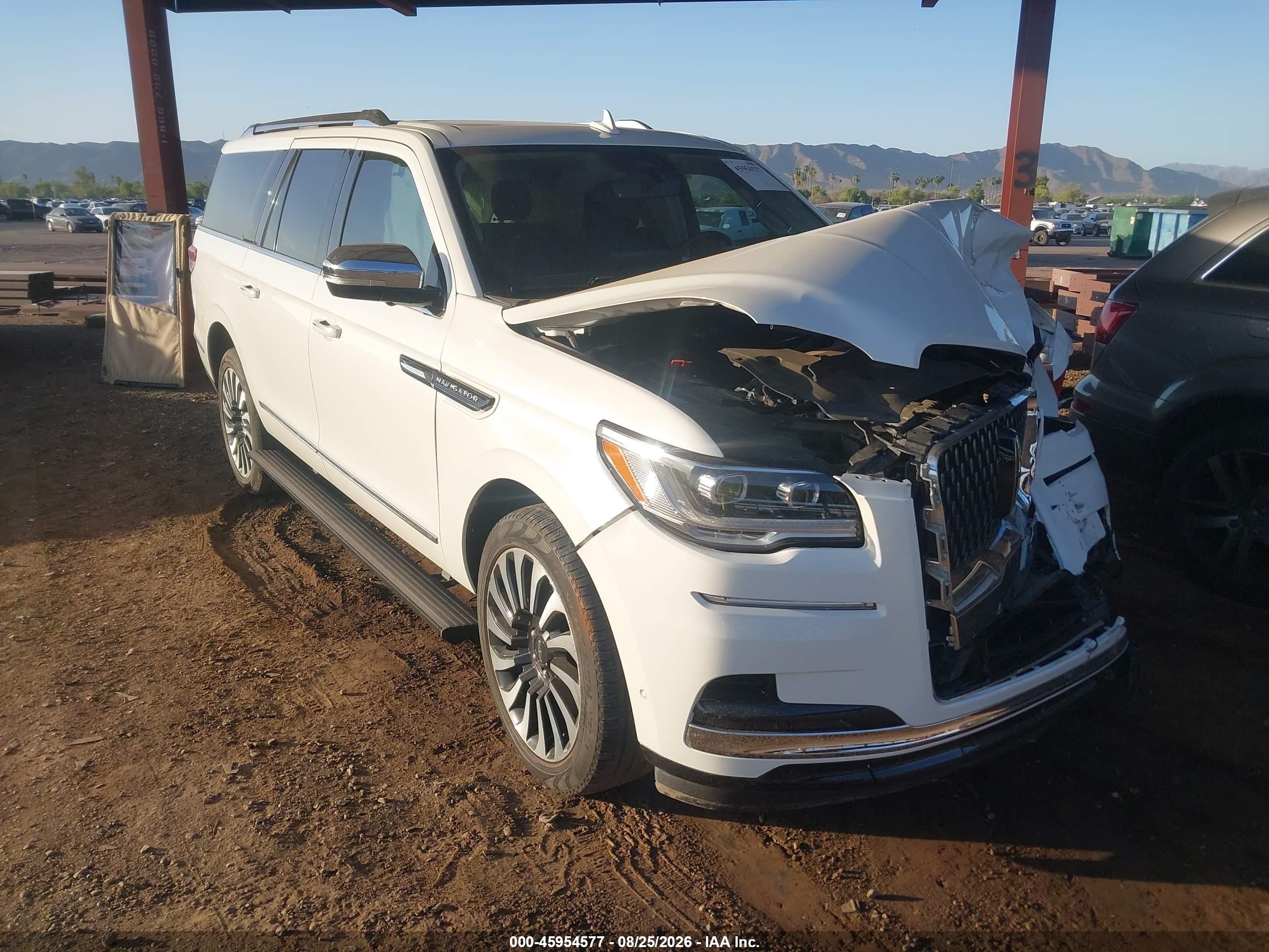 2023 Lincoln Navigator VIN 5LMJJ3TG5PEL04703 — IAAI salvage auction photo