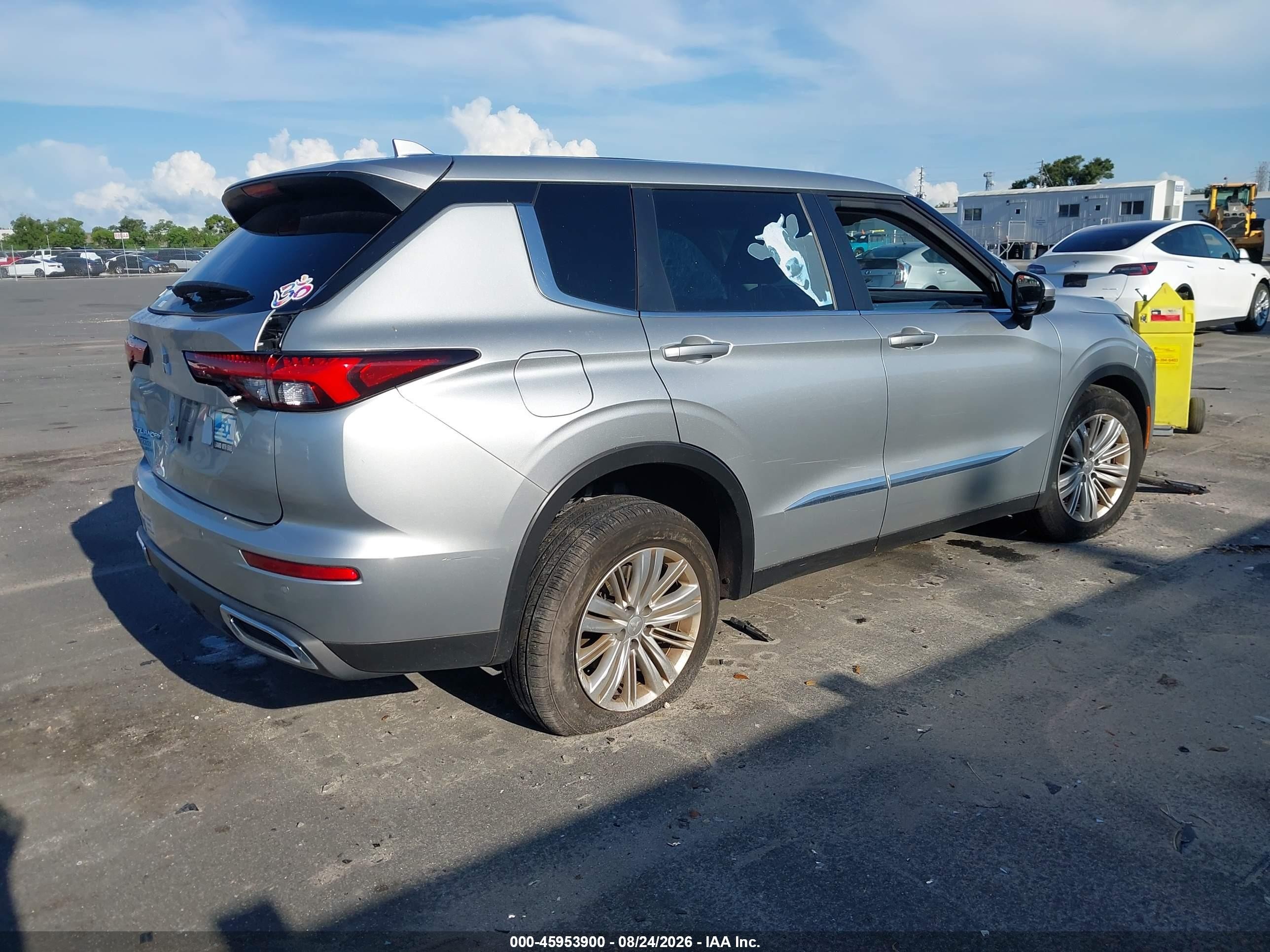 2022 Mitsubishi Outlander VIN JA4J3TA83NZ086404 IAAI salvage auction — Side, Certificate Of Destruction (Florida), sold $5,675 on 2026-10-09 (photo 4)