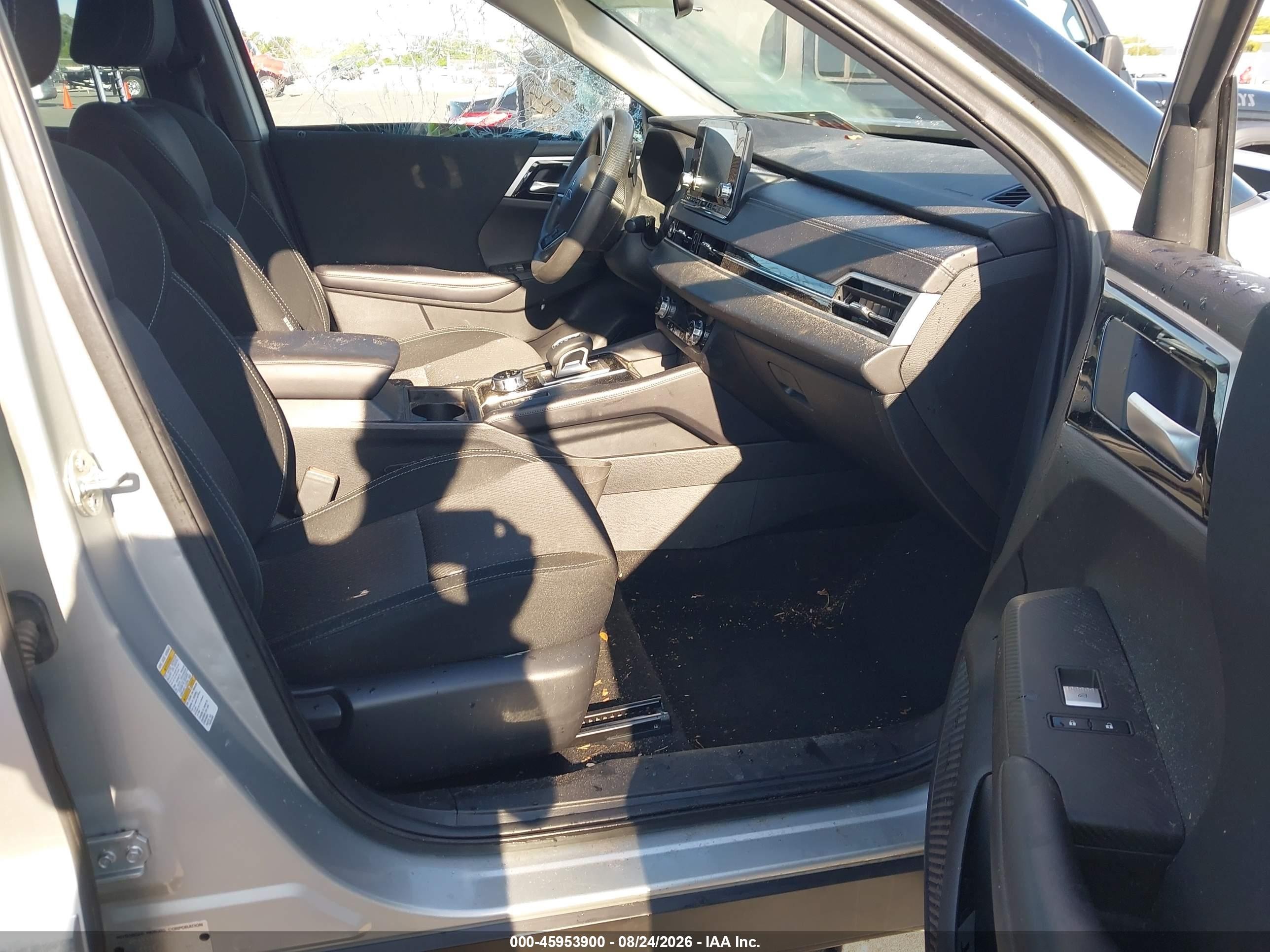 2022 Mitsubishi Outlander VIN JA4J3TA83NZ086404 IAAI salvage auction — Side, Certificate Of Destruction (Florida), sold $5,675 on 2026-10-09 (photo 5)