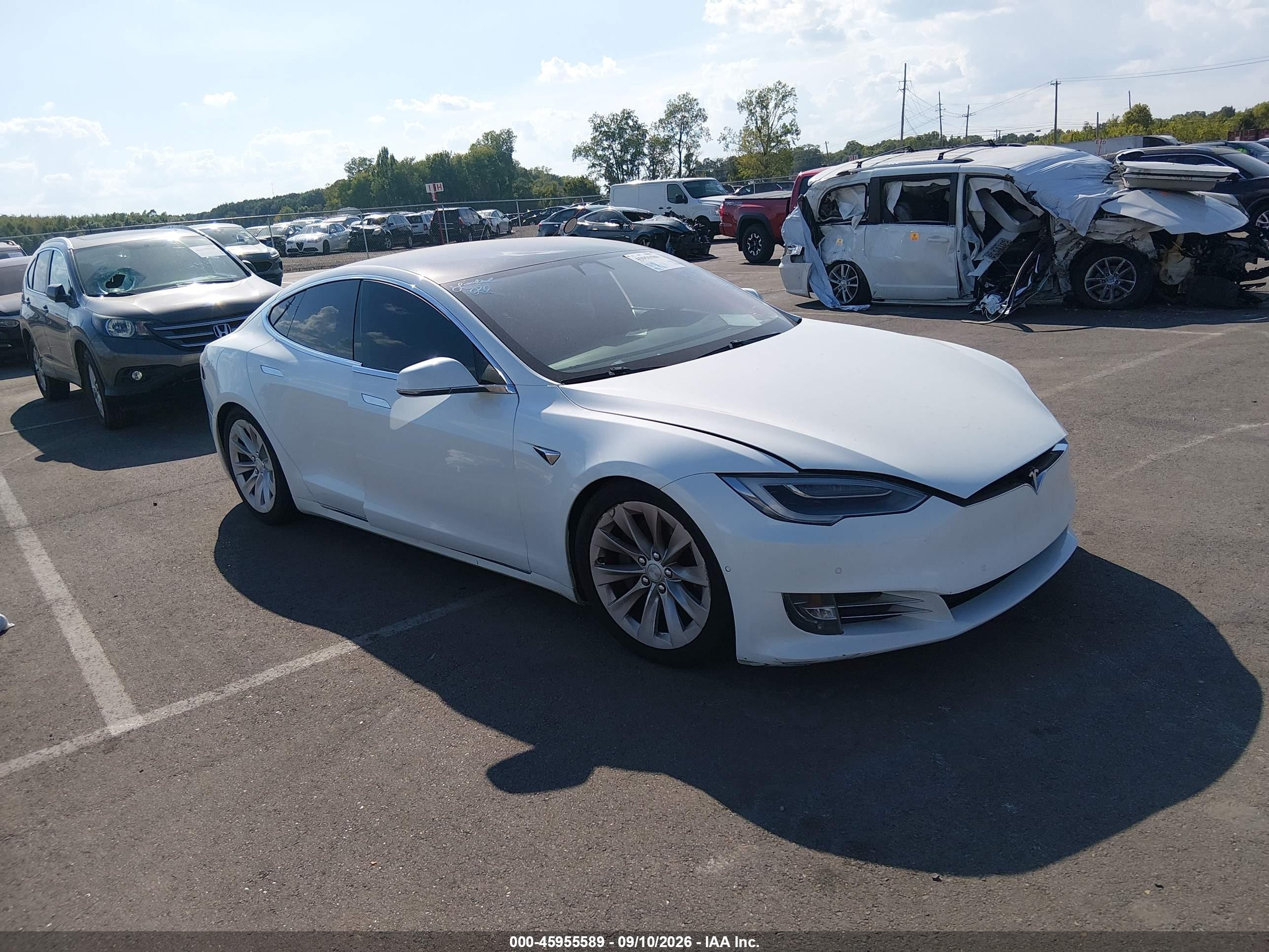 2018 Tesla Model S VIN 5YJSA1E27JF281139 — IAAI salvage auction photo