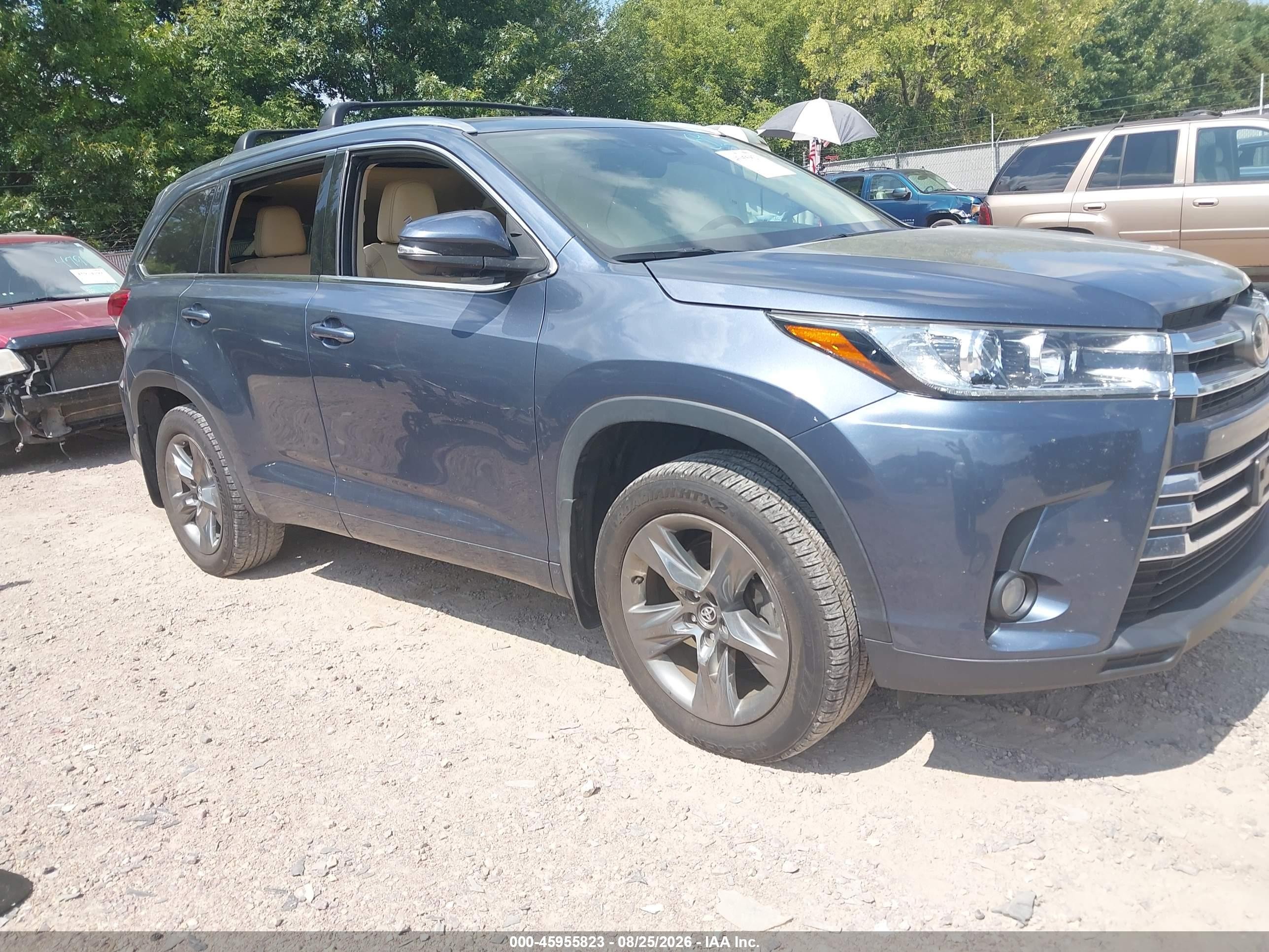 2017 Toyota Highlander VIN 5TDDZRFH6HS392211 — IAAI salvage auction photo