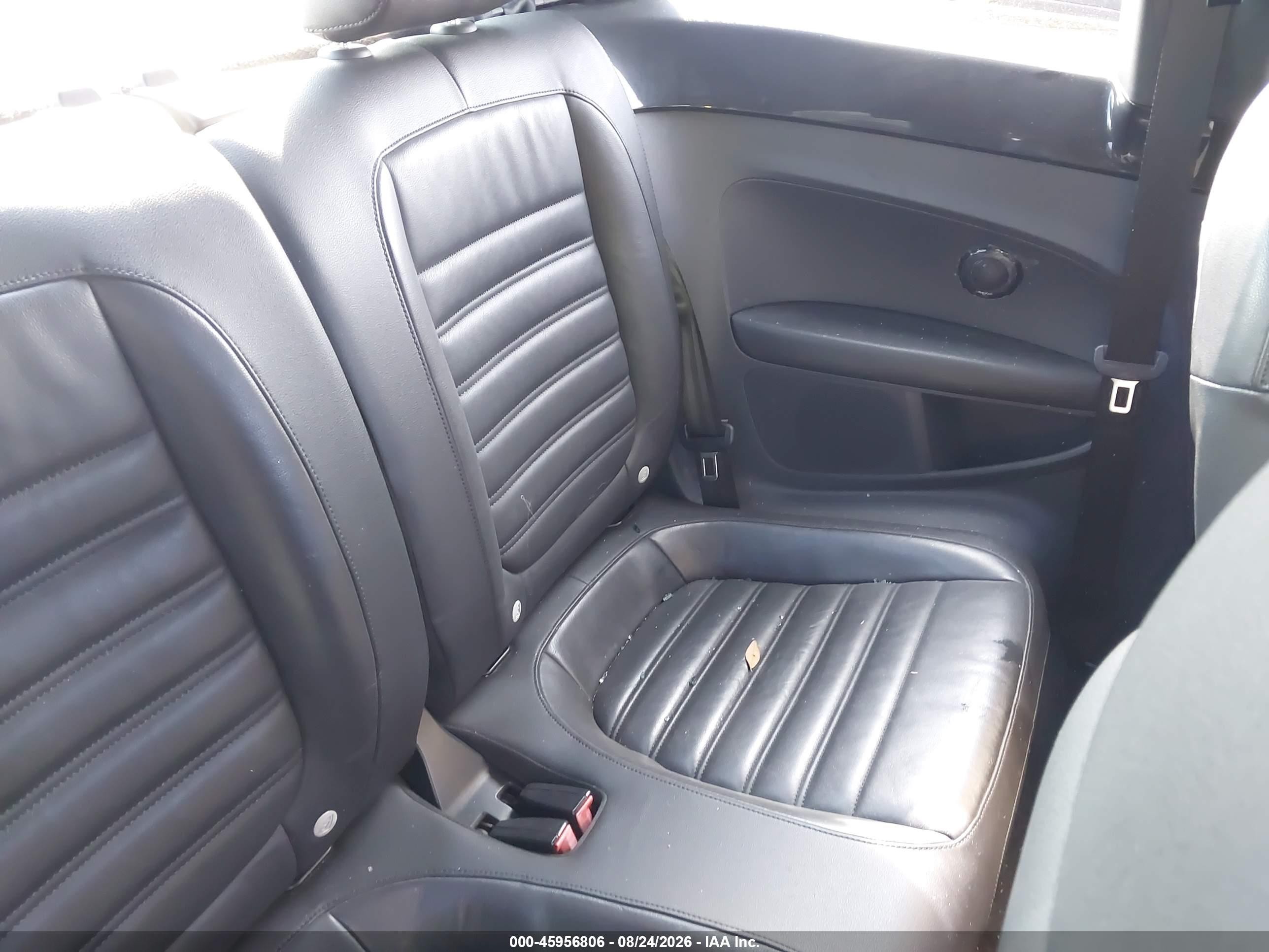 2012 Volkswagen Beetle VIN 3VWV87AT8CM625454 IAAI salvage auction — Normal Wear, Clear (Florida), sold $1,550 on 2026-09-10 (photo 8)