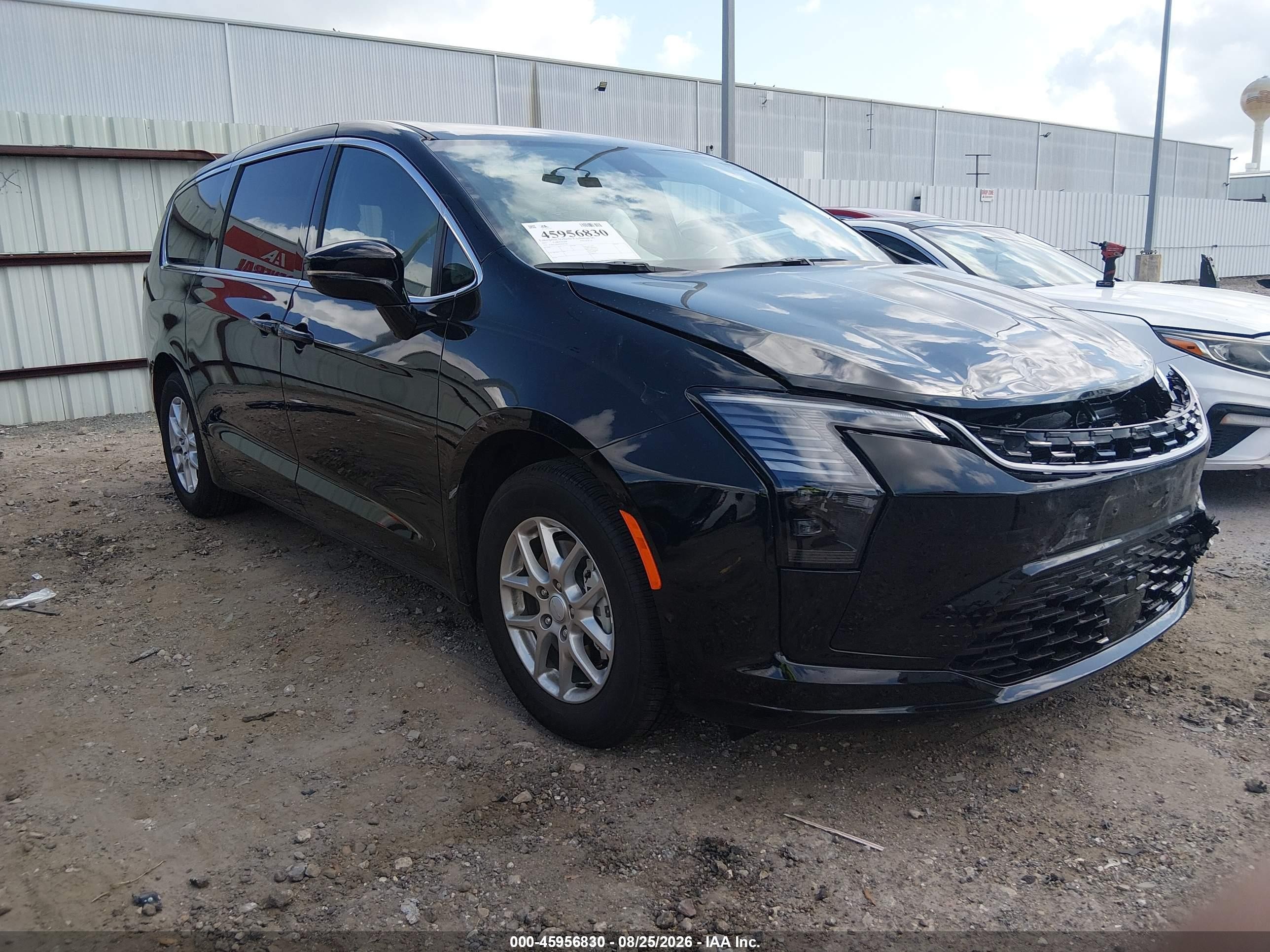 2027 Chrysler Pacifica VIN 2C4RC1BG9VR585463 — IAAI salvage auction photo