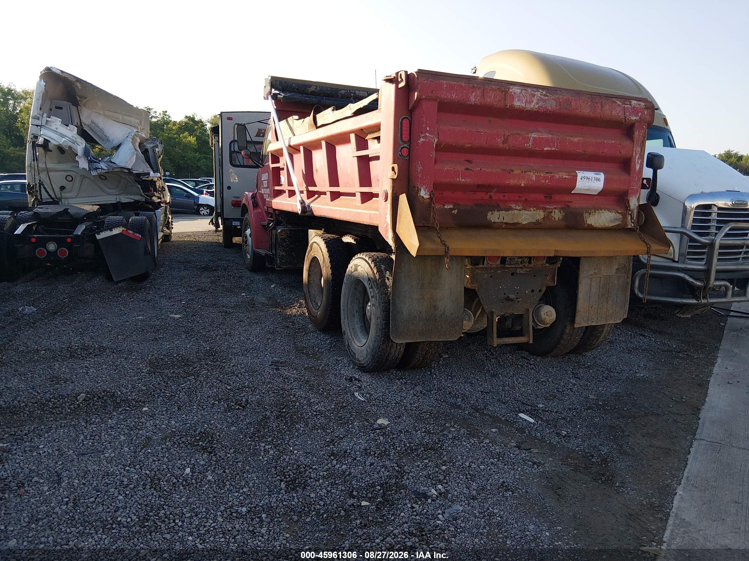 2001 Sterling Truck Lt VIN 2FZHATAK91AH65799 IAAI salvage auction — Unknown, Salvage (Missouri), sold $2,925 on 2026-10-07 (photo 3)