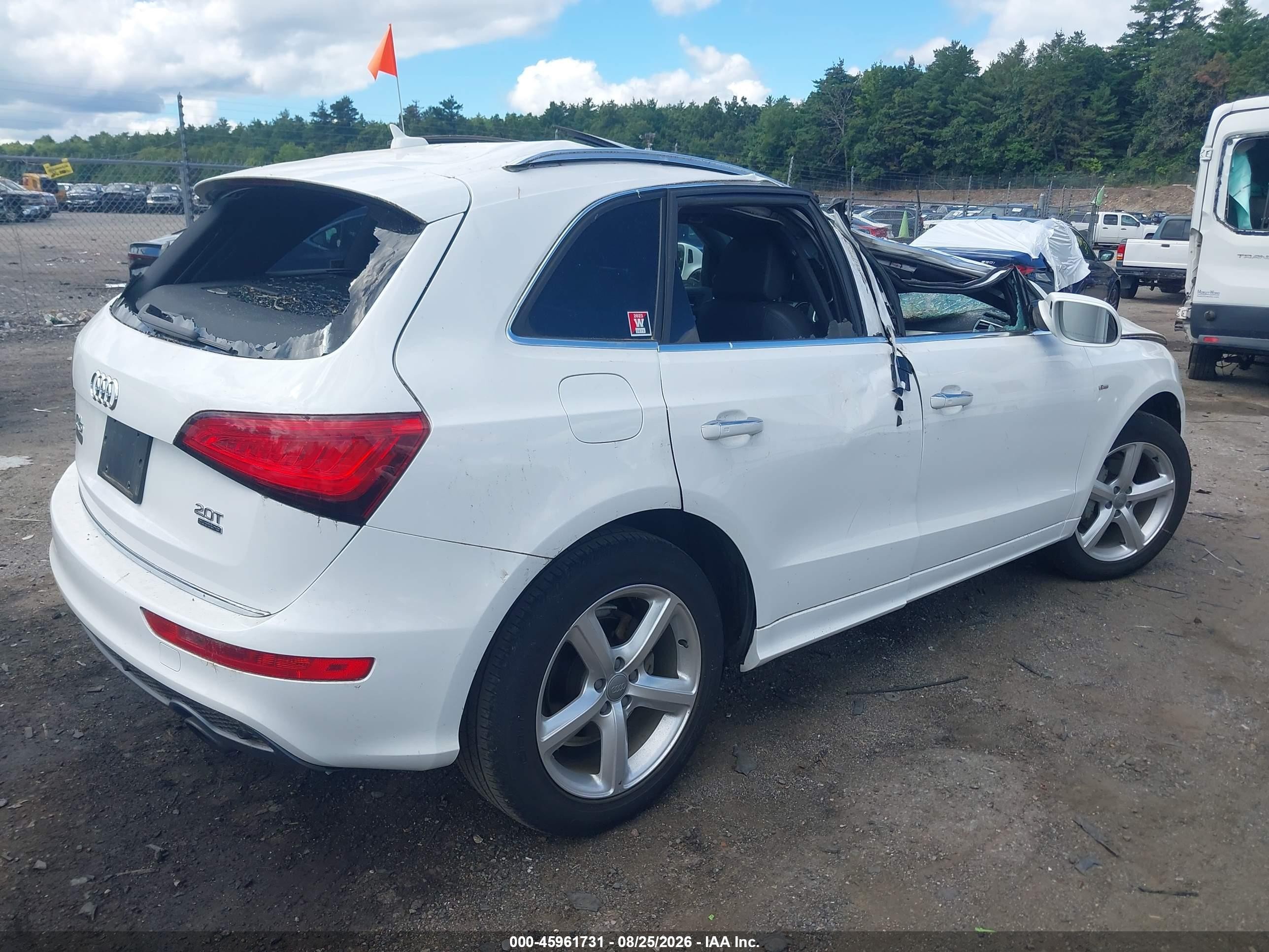 2017 Audi Q5 VIN WA1M2AFP2HA072873 IAAI salvage auction — Rollover, Salvage (Massachusetts), sold $2,450 on 2026-09-19 (photo 4)