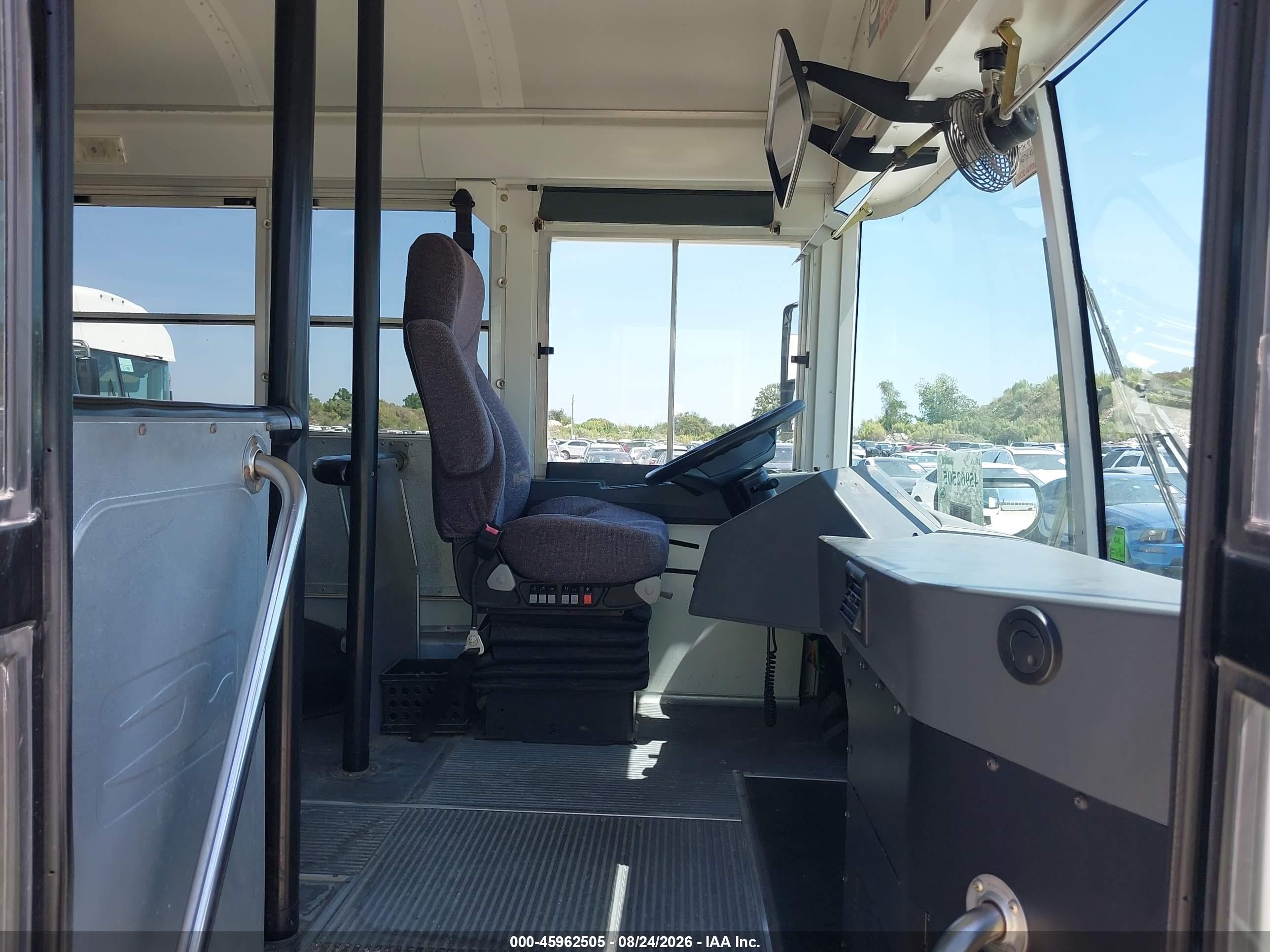 2015 Blue Bird School Bus / Transit Bus VIN 1BABNBCA2FF310807 IAAI salvage auction — Normal Wear, Sf97 (Texas), sold $14,000 on 2026-09-16 (photo 5)