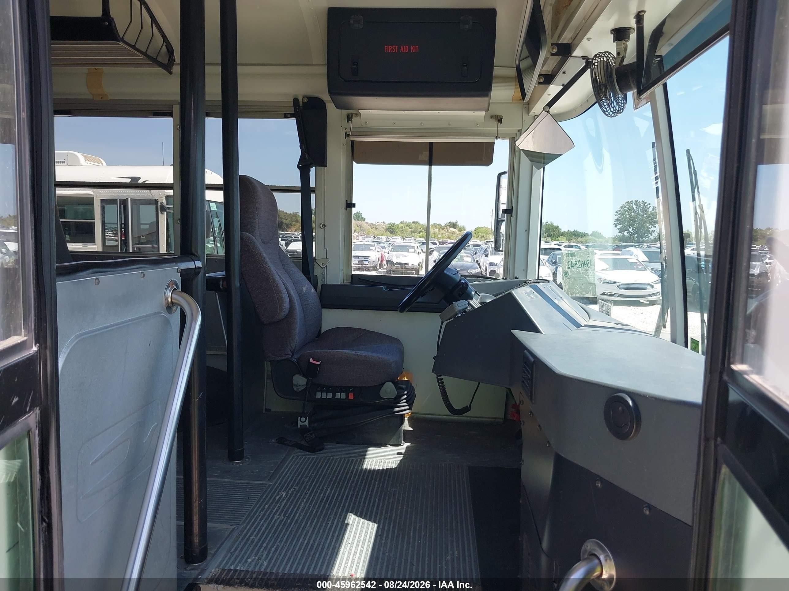 2014 Blue Bird School Bus / Transit Bus VIN 1BABNBPA1EF304795 IAAI salvage auction — Normal Wear, Sf97 (Texas), sold $21,100 on 2026-09-16 (photo 5)