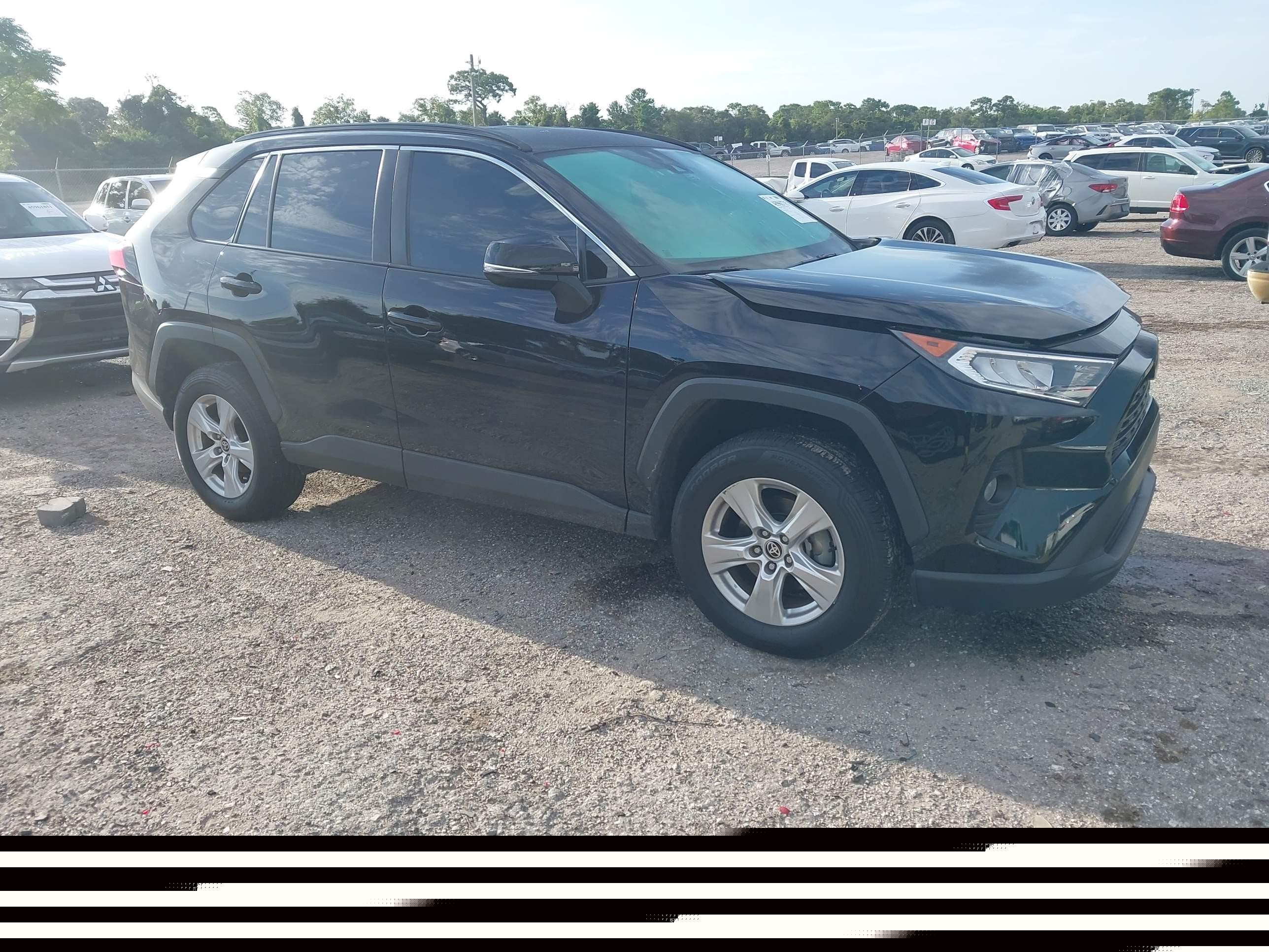 2021 Toyota RAV4 VIN 2T3W1RFV8MW145772 — IAAI salvage auction photo