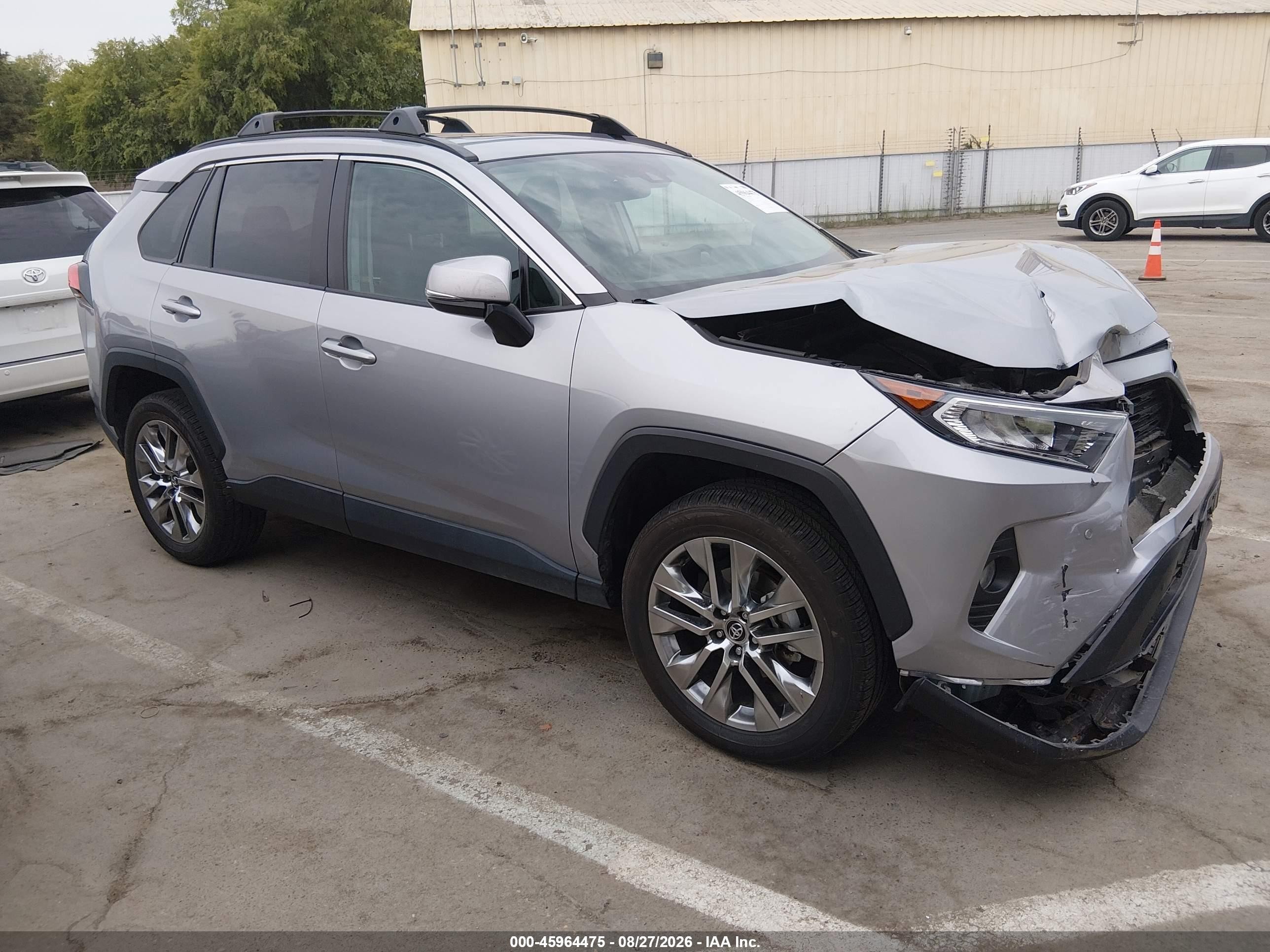 2020 Toyota RAV4 VIN 2T3A1RFVXLW098379 — IAAI salvage auction photo