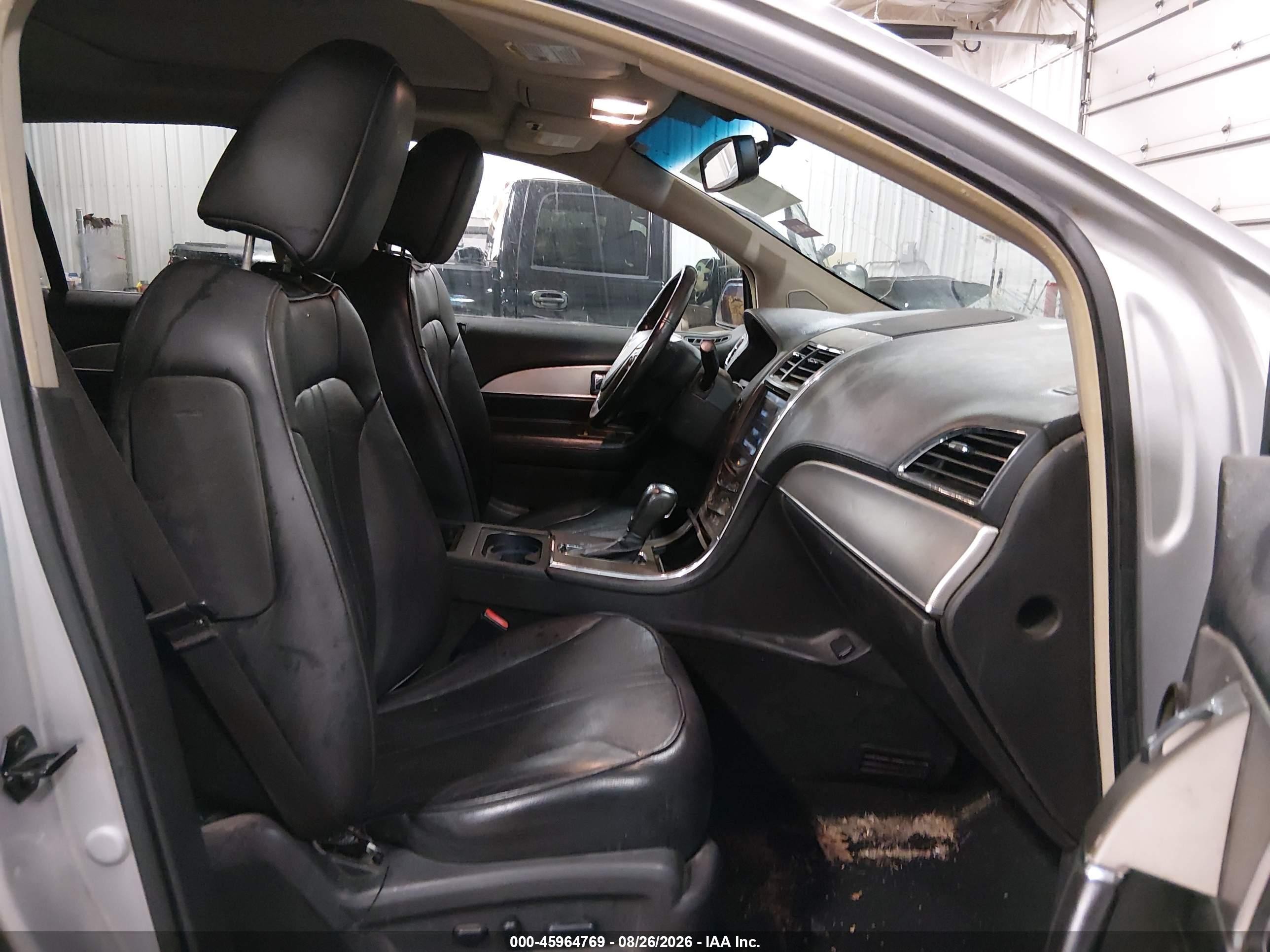 2011 Lincoln MKX VIN 2LMDJ8JK1BBJ27516 IAAI salvage auction — Hail, Salvage (Iowa), sold $850 on 2026-09-19 (photo 5)