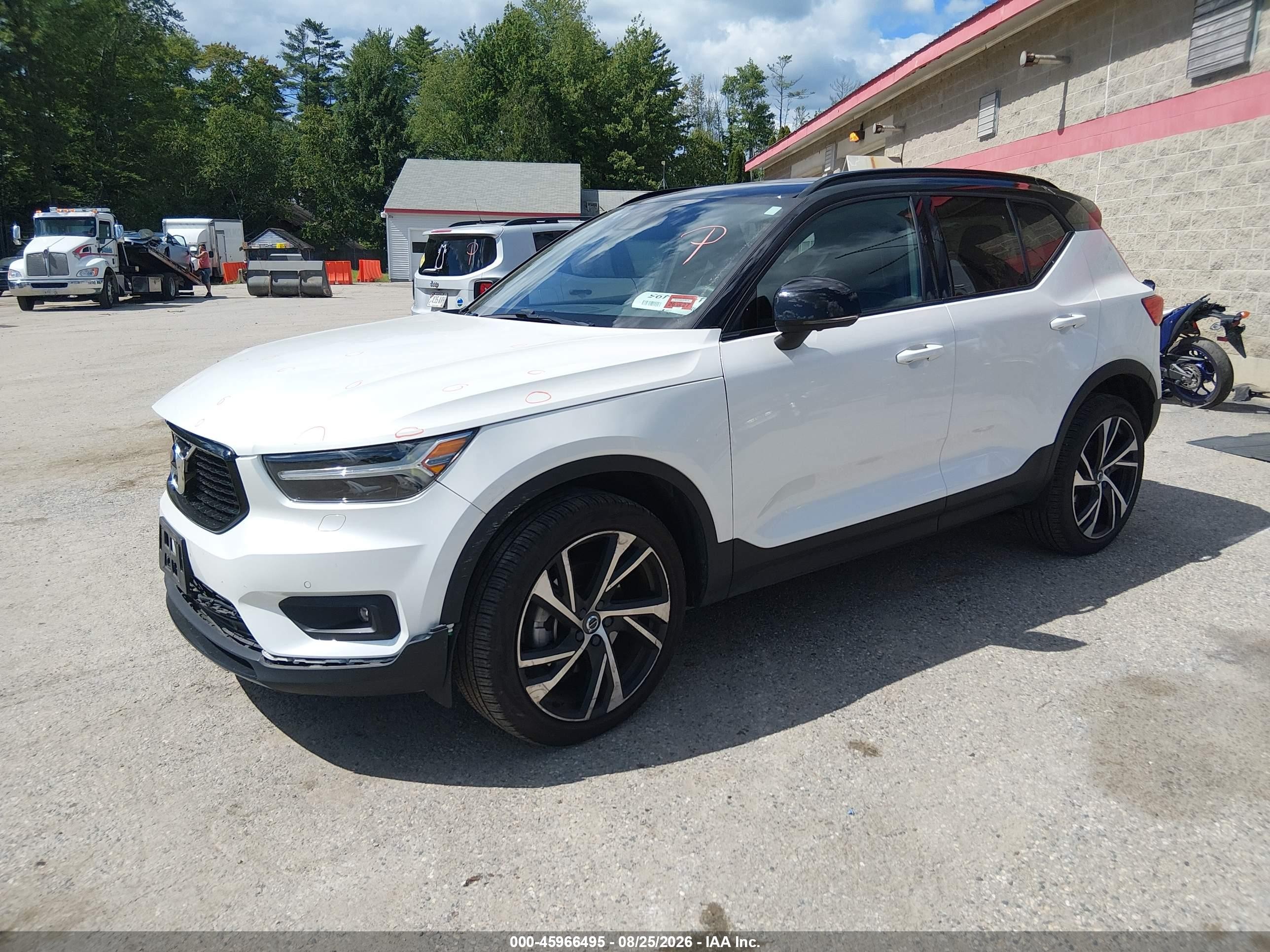 2021 Volvo XC40 VIN YV4162UM5M2611533 IAAI salvage auction — Front End, Salvage (Maine), sold $10,400 on 2026-09-25 (photo 2)
