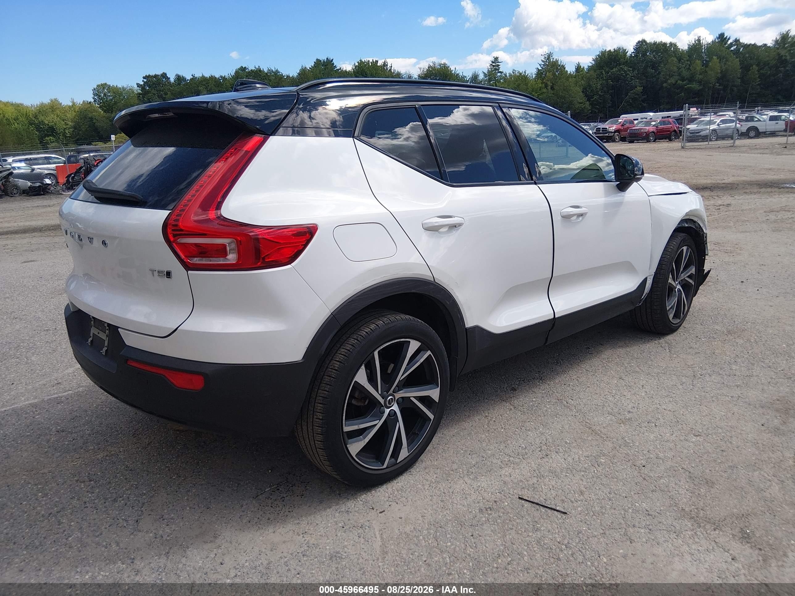 2021 Volvo XC40 VIN YV4162UM5M2611533 IAAI salvage auction — Front End, Salvage (Maine), sold $10,400 on 2026-09-25 (photo 4)
