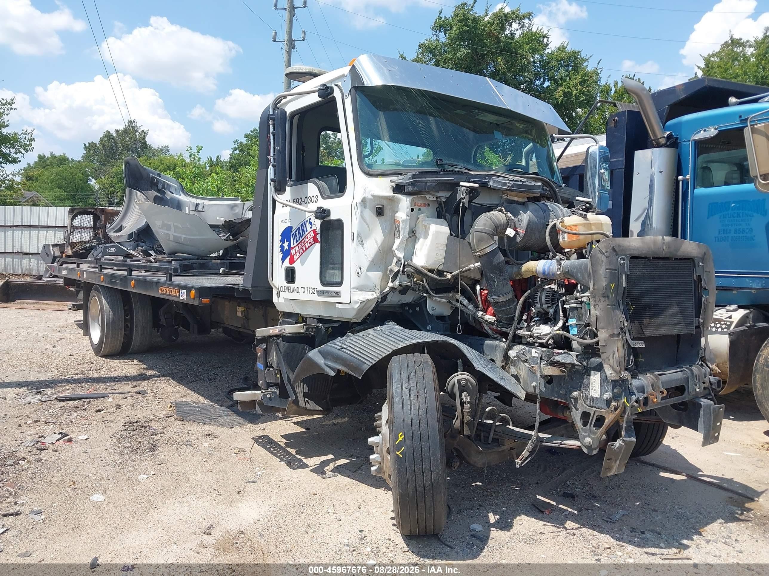 2023 Mack Md VIN 1M2MDBAAXPS008321 — IAAI salvage auction photo