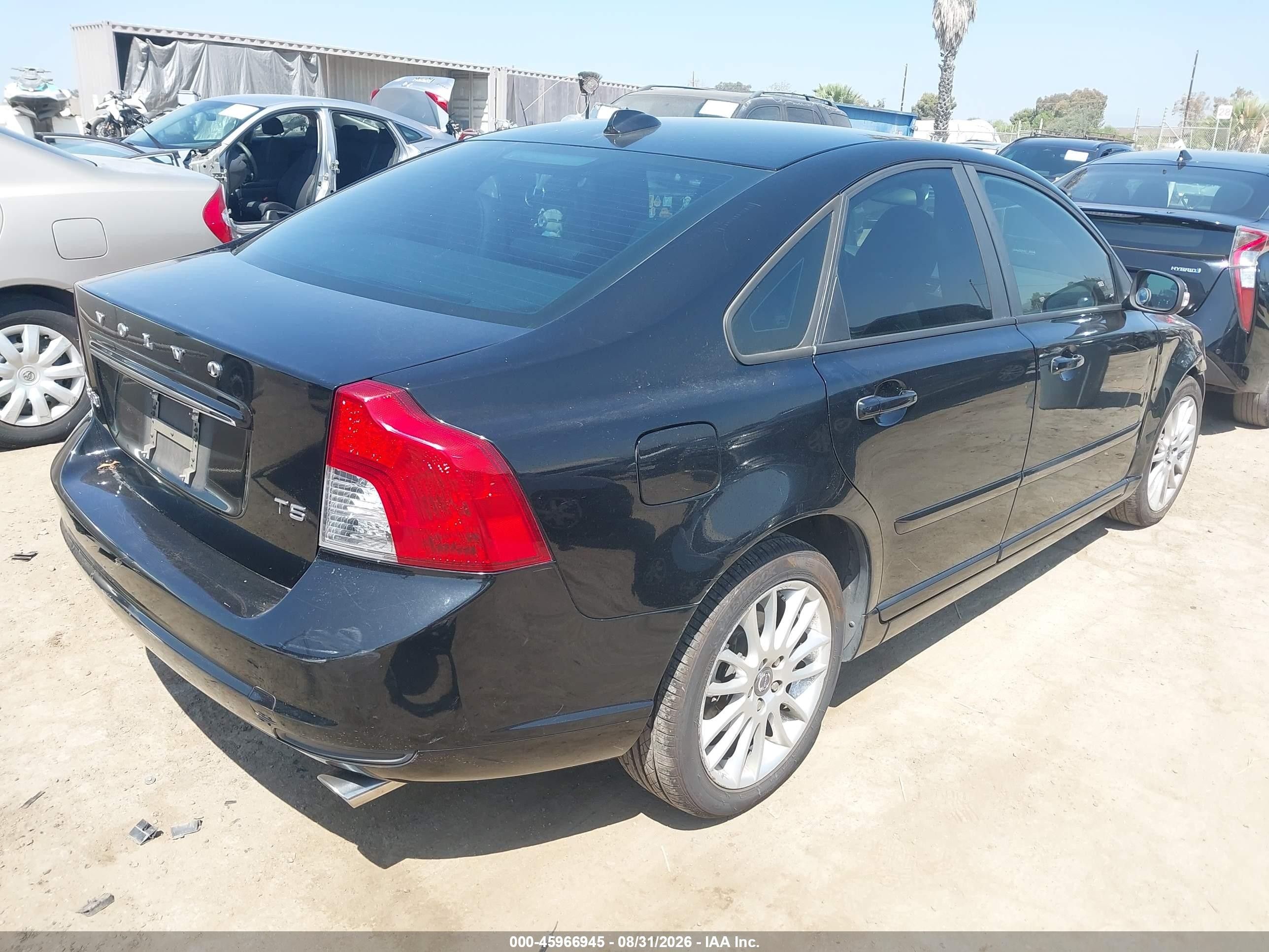 2011 Volvo S40 VIN YV1672MS7B2542372 IAAI salvage auction — Side, Salvage (California), sold $850 on 2026-09-14 (photo 4)