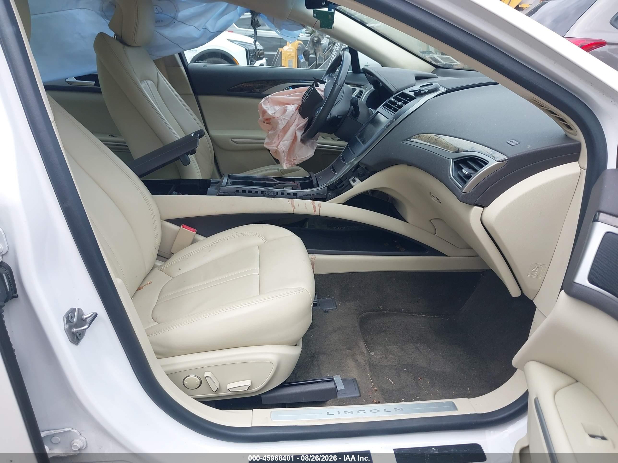 2013 Lincoln MKZ VIN 3LN6L2G98DR823598 IAAI salvage auction — Biohazard/Chemical, Mv-907A (New York), sold $800 on 2026-09-10 (photo 5)