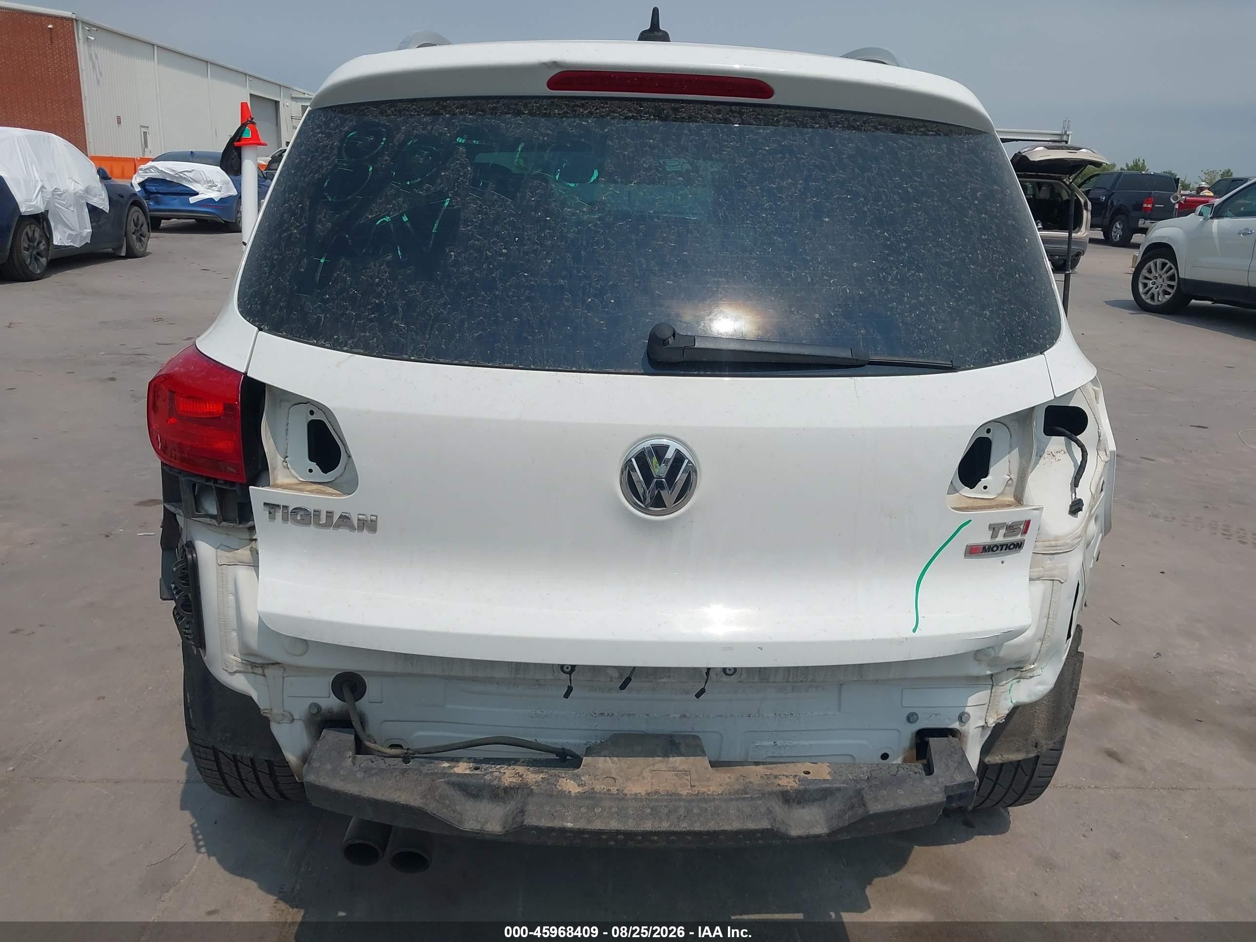 2017 Volkswagen Tiguan VIN WVGUV7AX5HK018058 IAAI salvage auction — Rear End, Salvage (Texas), sold $3,400 on 2026-09-18 (photo 6)