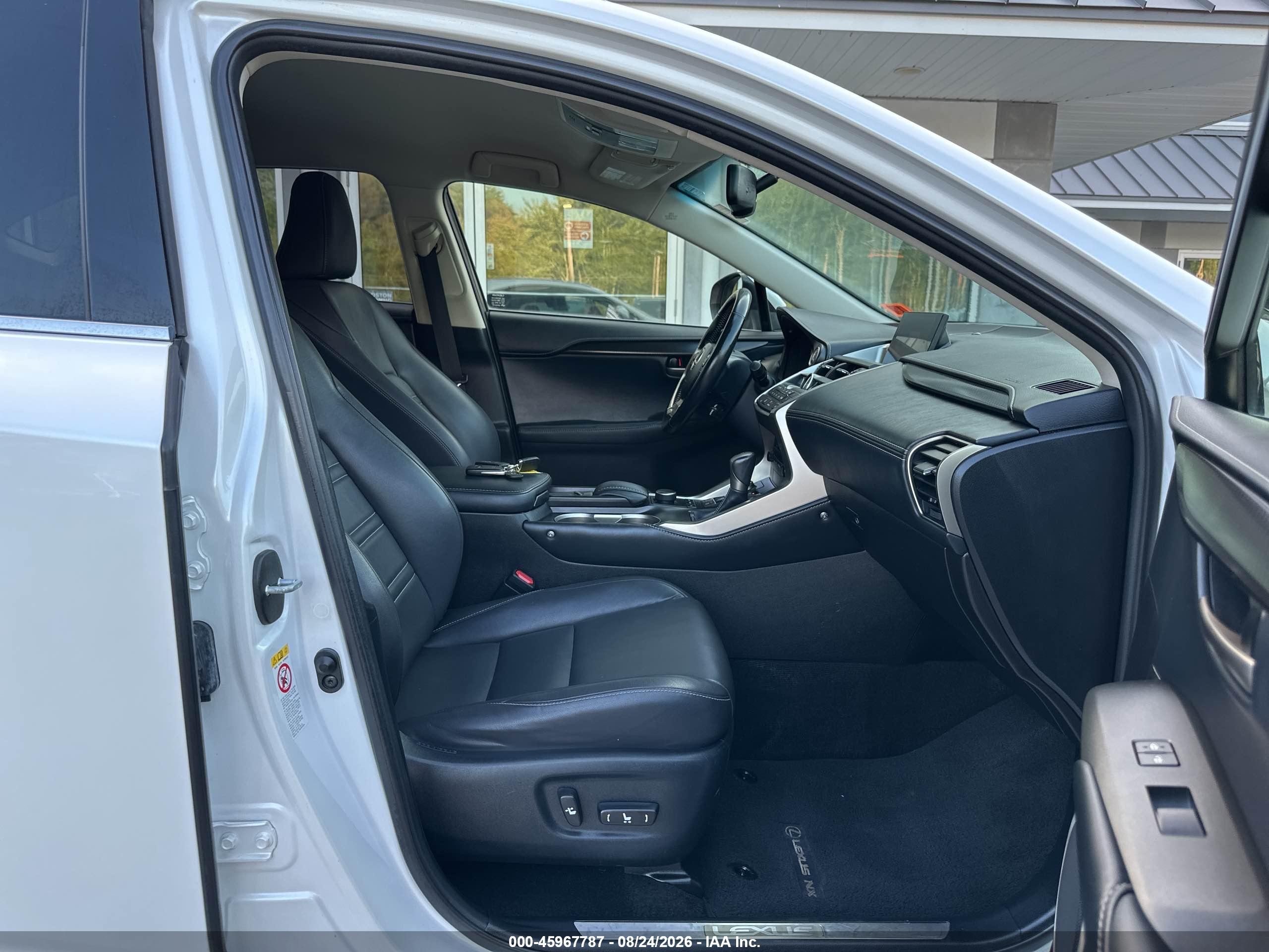 2015 Lexus NX VIN JTJYARBZ5F2021629 IAAI salvage auction — Normal Wear, Original (New Hampshire), sold $9,200 on 2026-09-09 (photo 5)