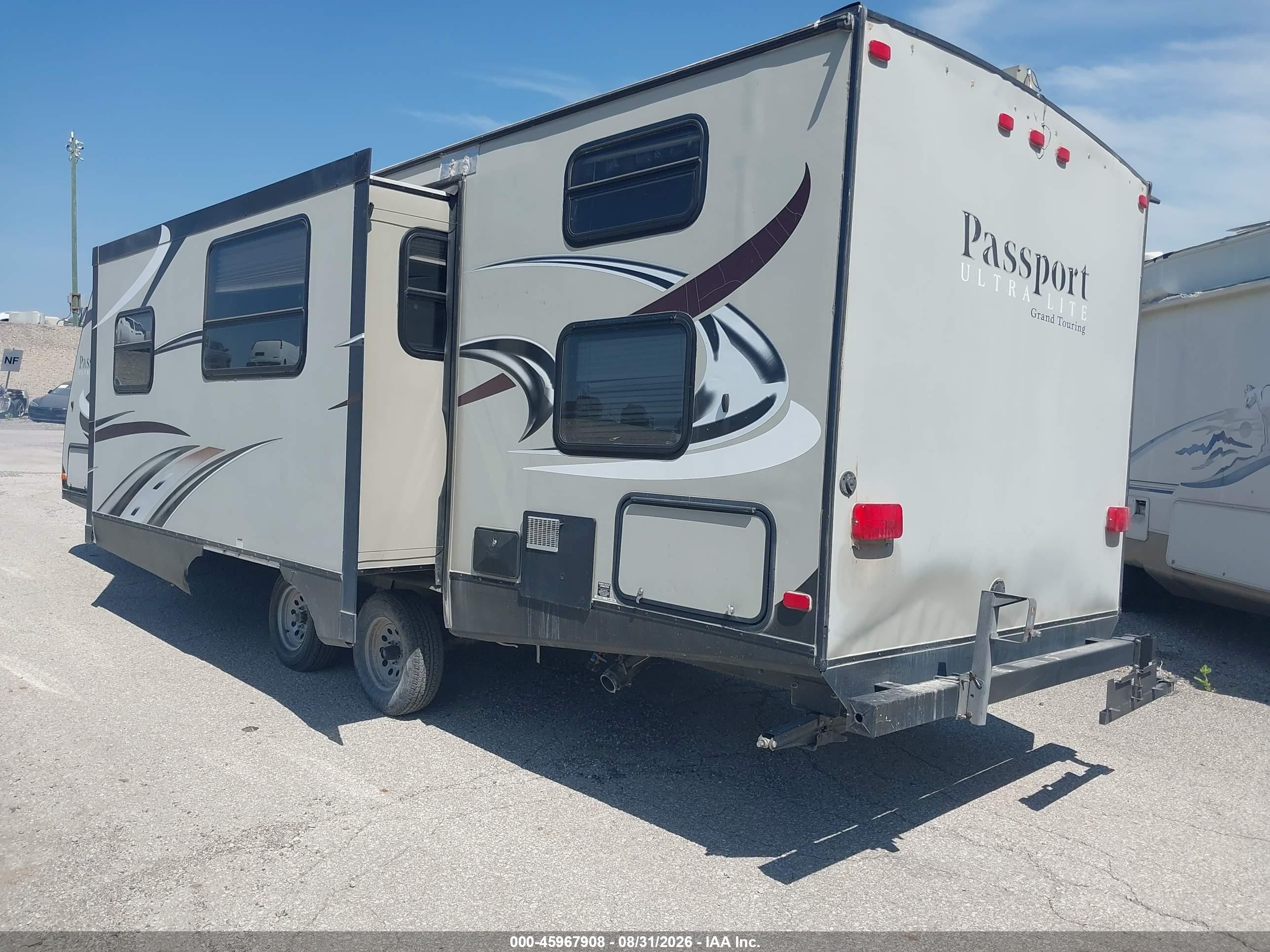 2015 Keys Passport VIN 4YDT28127FT410028 IAAI salvage auction — Side, Salvage (Missouri), sold $1,200 on 2026-09-30 (photo 3)