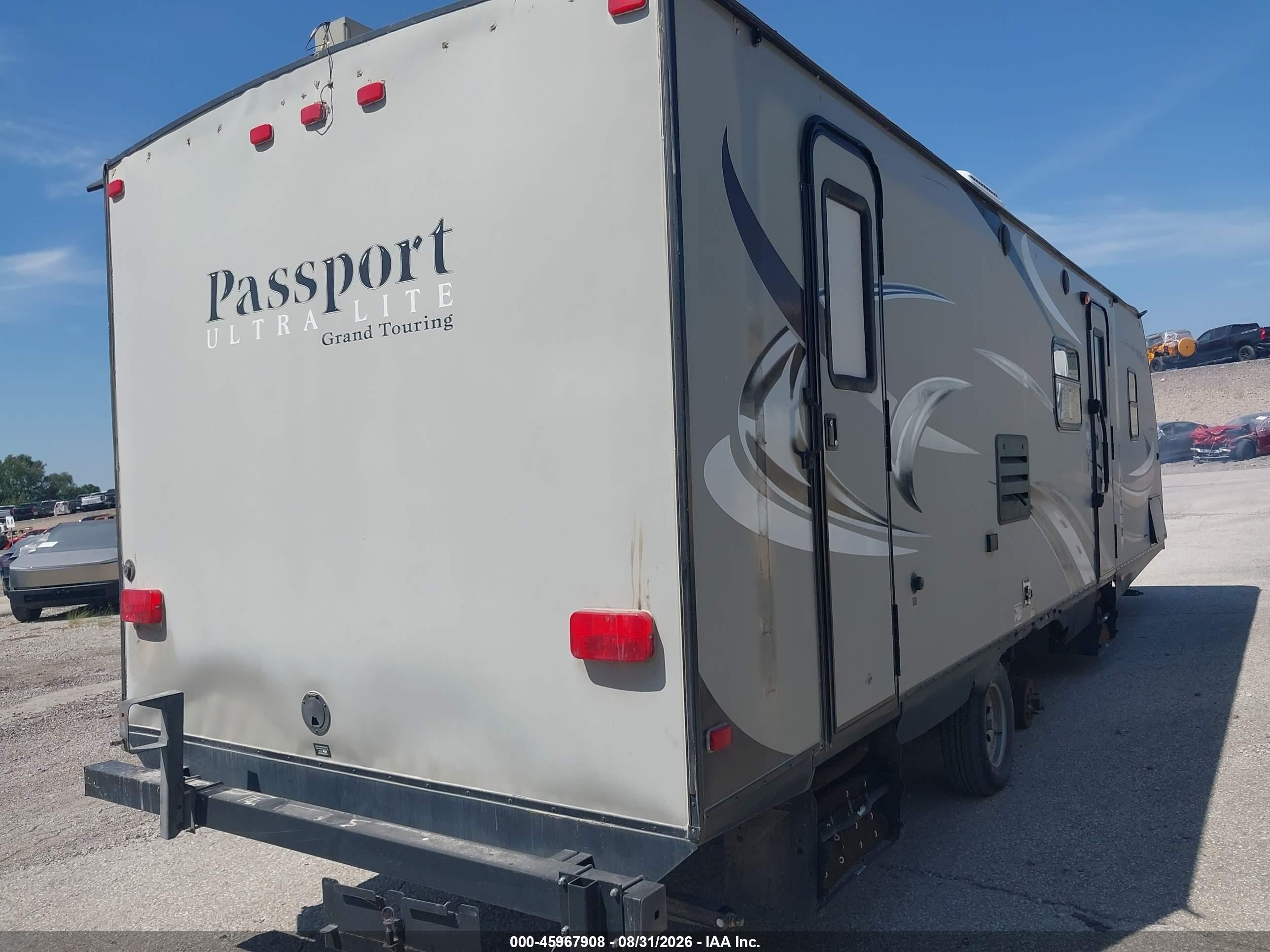 2015 Keys Passport VIN 4YDT28127FT410028 IAAI salvage auction — Side, Salvage (Missouri), sold $1,200 on 2026-09-30 (photo 4)