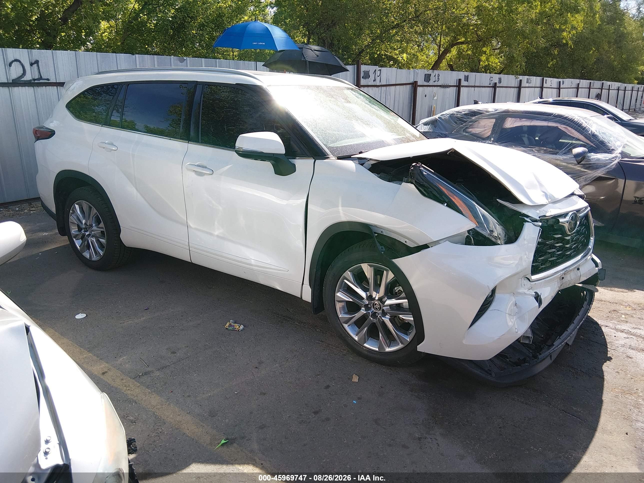2021 Toyota Highlander VIN 5TDDZRBH3MS065684 — IAAI salvage auction photo