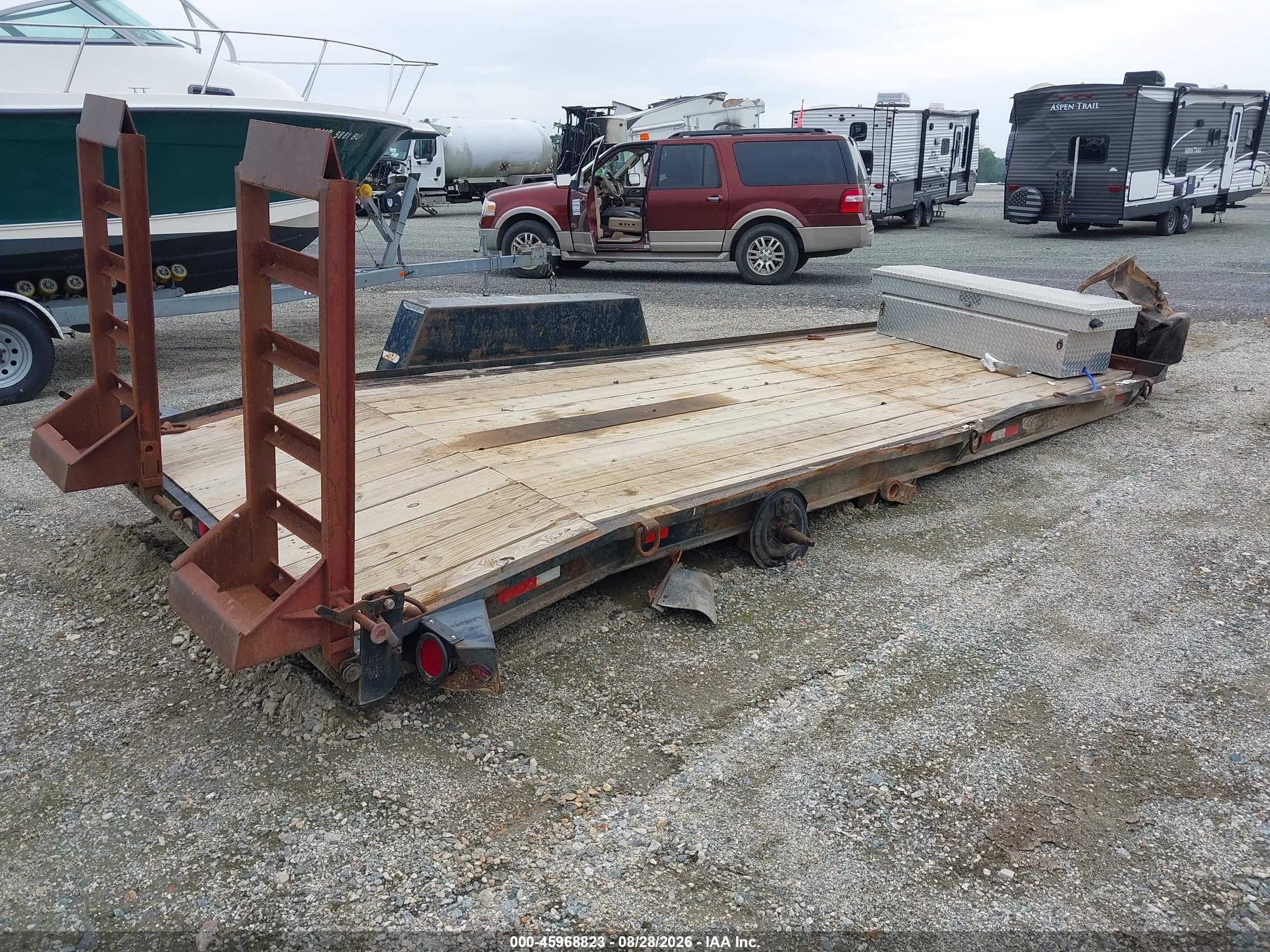 2003 Other Other VIN 4KNUT16293L161075 IAAI salvage auction — Side, Salvage (Delaware), sold $25 on 2026-10-12 (photo 4)