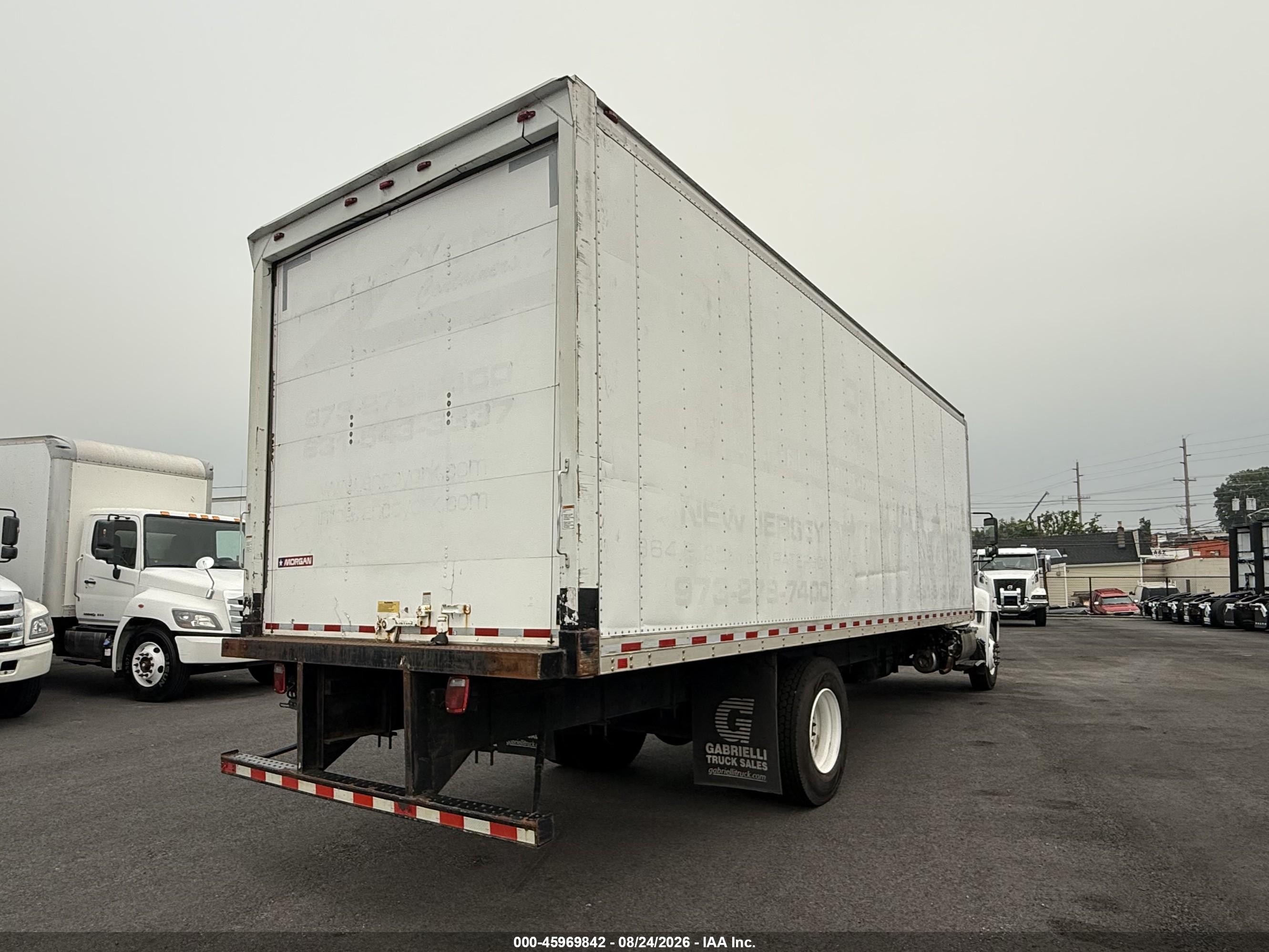 2019 Hino 268a VIN 5PVNJ8JVXK4S73079 IAAI salvage auction — Normal Wear, Clear (New Jersey), sold $28,950 on 2026-09-18 (photo 3)