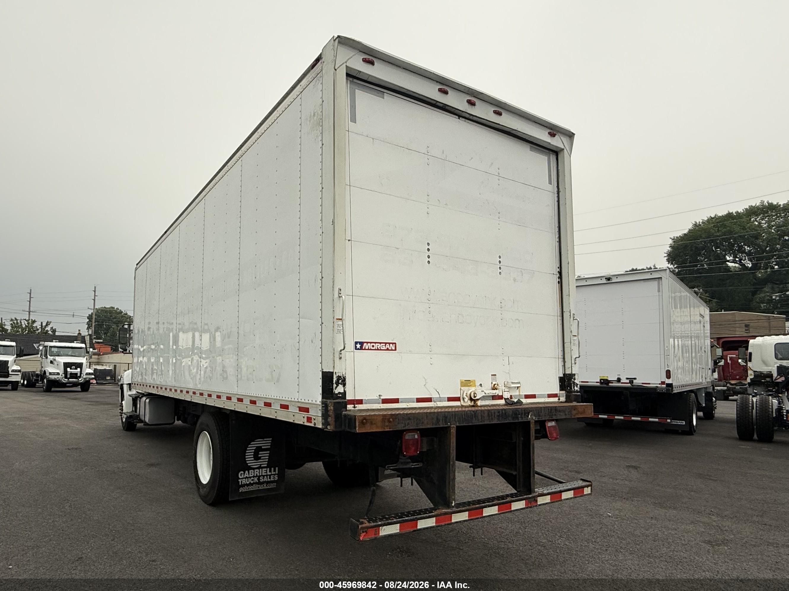 2019 Hino 268a VIN 5PVNJ8JVXK4S73079 IAAI salvage auction — Normal Wear, Clear (New Jersey), sold $28,950 on 2026-09-18 (photo 4)