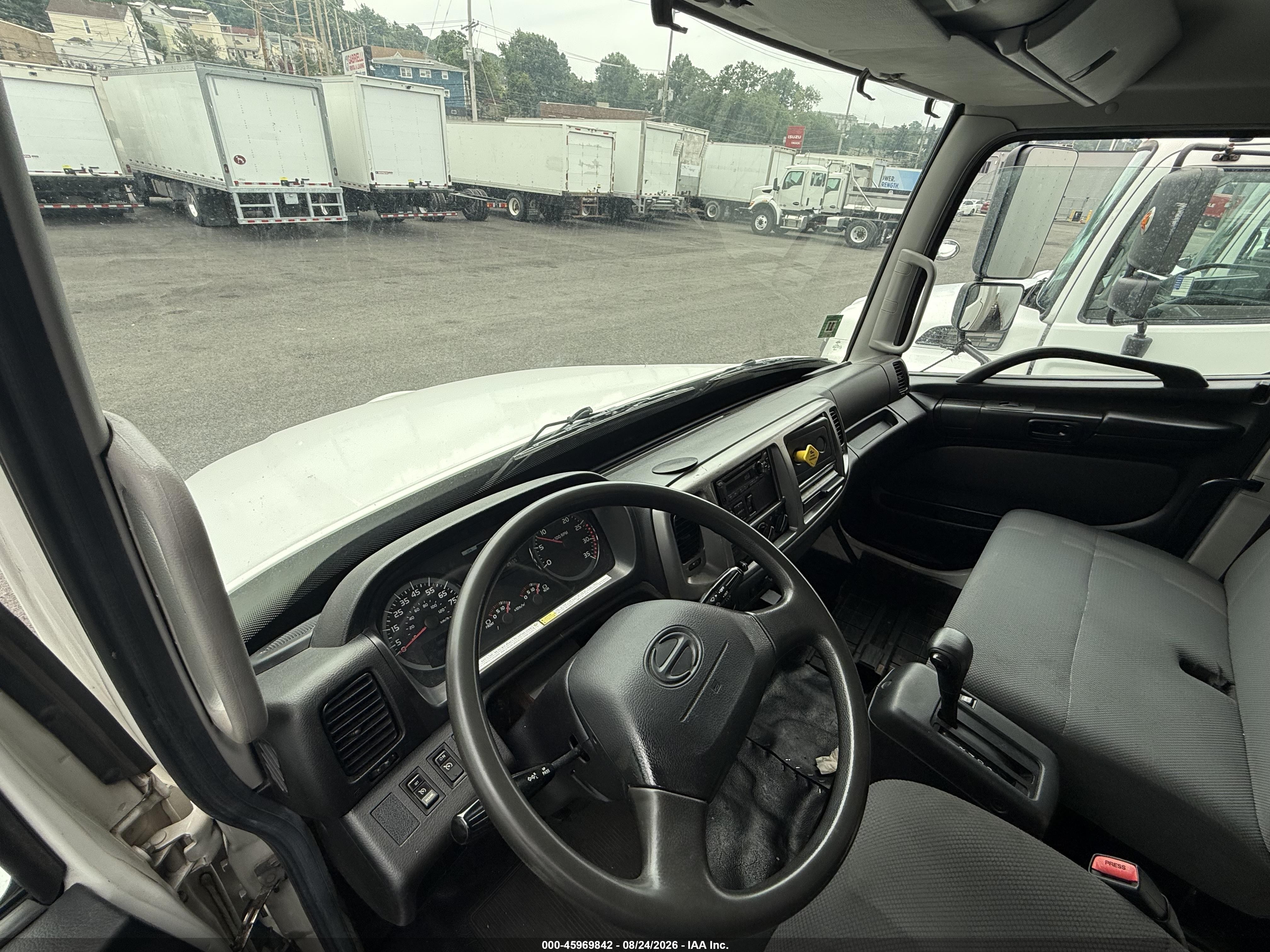 2019 Hino 268a VIN 5PVNJ8JVXK4S73079 IAAI salvage auction — Normal Wear, Clear (New Jersey), sold $28,950 on 2026-09-18 (photo 9)