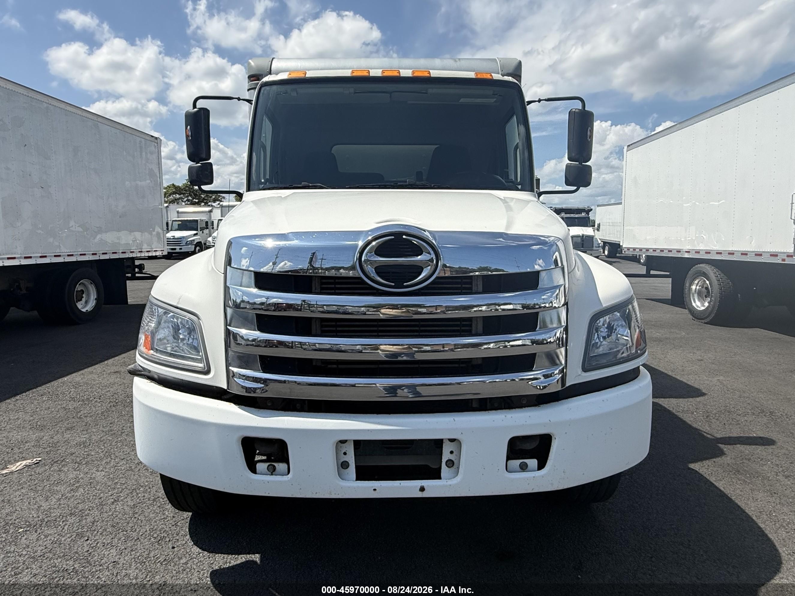 2015 Hino 268a VIN 5PVNJ8JT9F4S56181 IAAI salvage auction — Normal Wear, Clear (New Jersey), sold $18,950 on 2026-09-18 (photo 7)