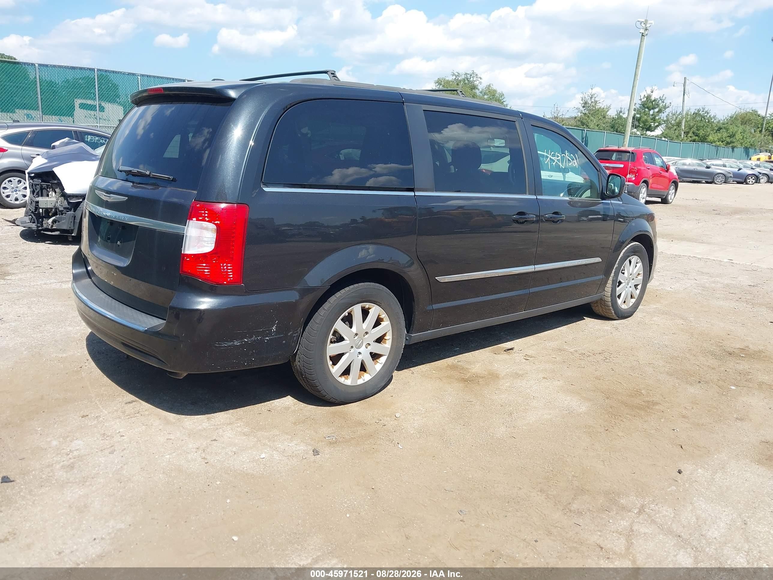 2016 Chrysler Town & country VIN 2C4RC1BG3GR289728 IAAI salvage auction — Normal Wear, Clear (Indiana), sold $1,875 on 2026-09-09 (photo 4)