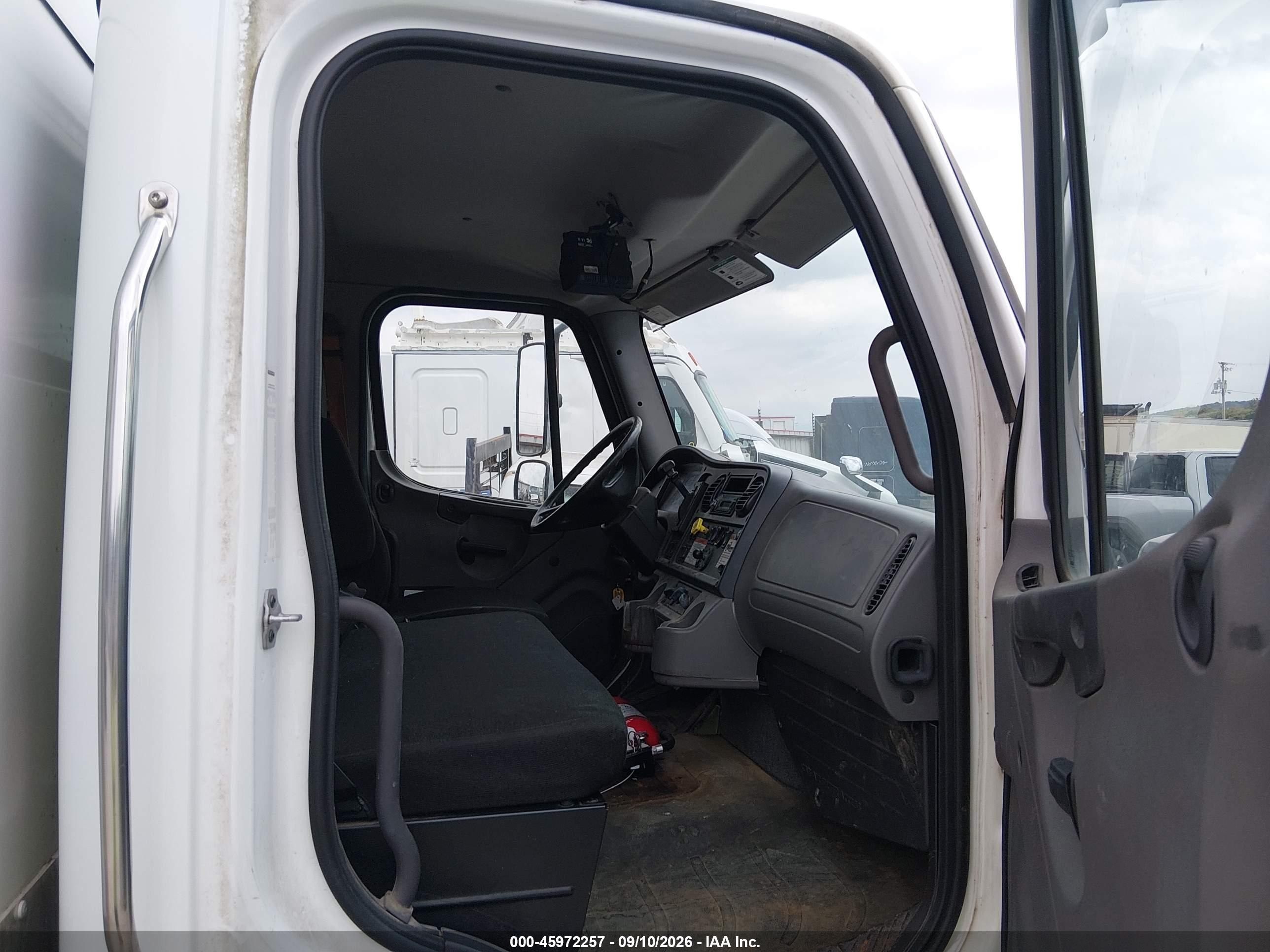2017 Freightliner M2 106 VIN 1FVACWDU2HHJD5649 IAAI salvage auction — Rear End, Clear (Arkansas), sold $16,250 on 2026-10-15 (photo 7)