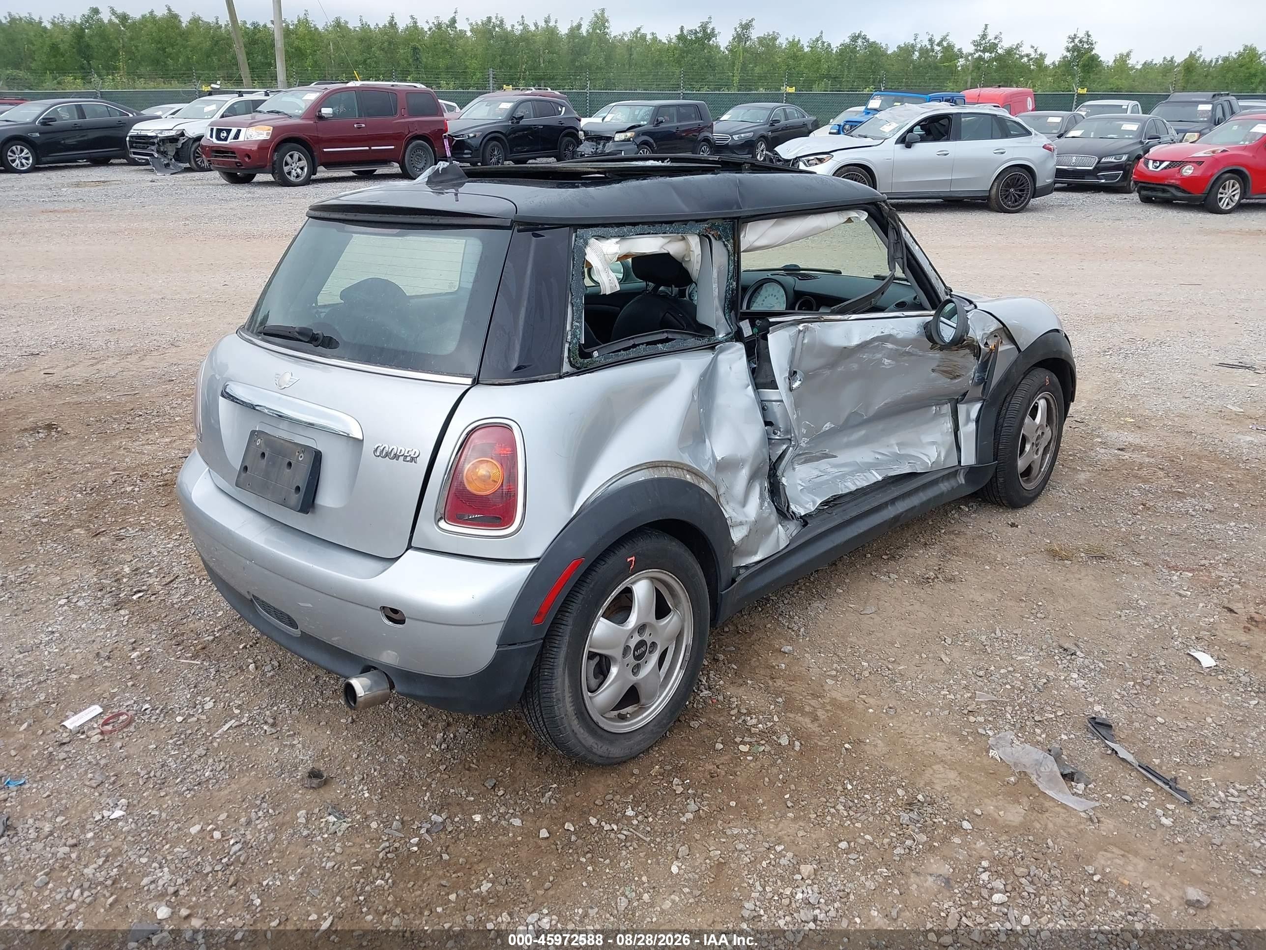 2008 Mini Cooper VIN WMWMF335X8TT59212 IAAI salvage auction — Side, Salvage (Pennsylvania), sold $200 on 2026-09-11 (photo 4)