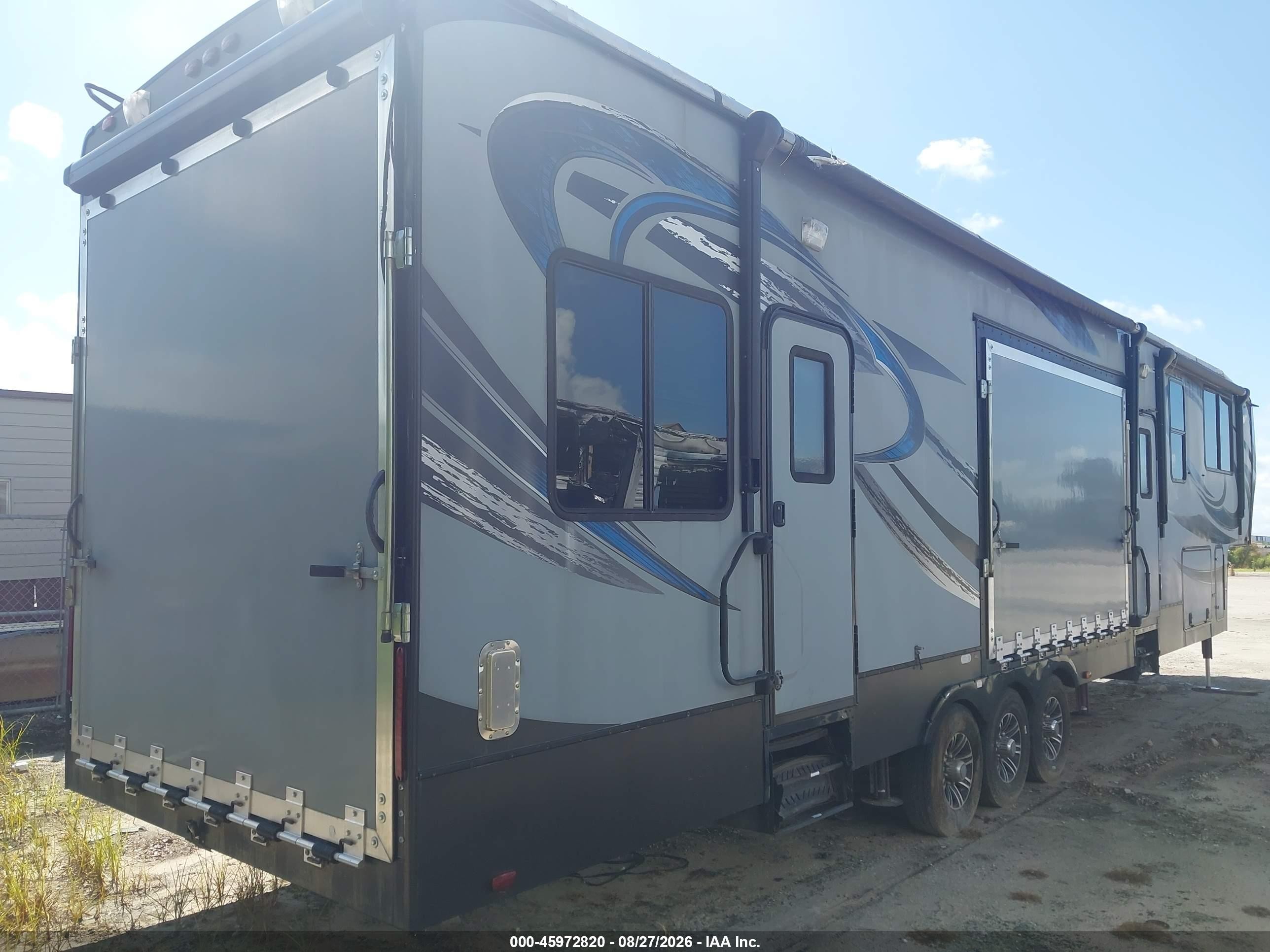 2015 Heartland 4200 Cyclone VIN 5SFCG443XFE287683 IAAI salvage auction — Storm Damage, Clear (Florida), sold $3,400 on 2026-09-09 (photo 3)