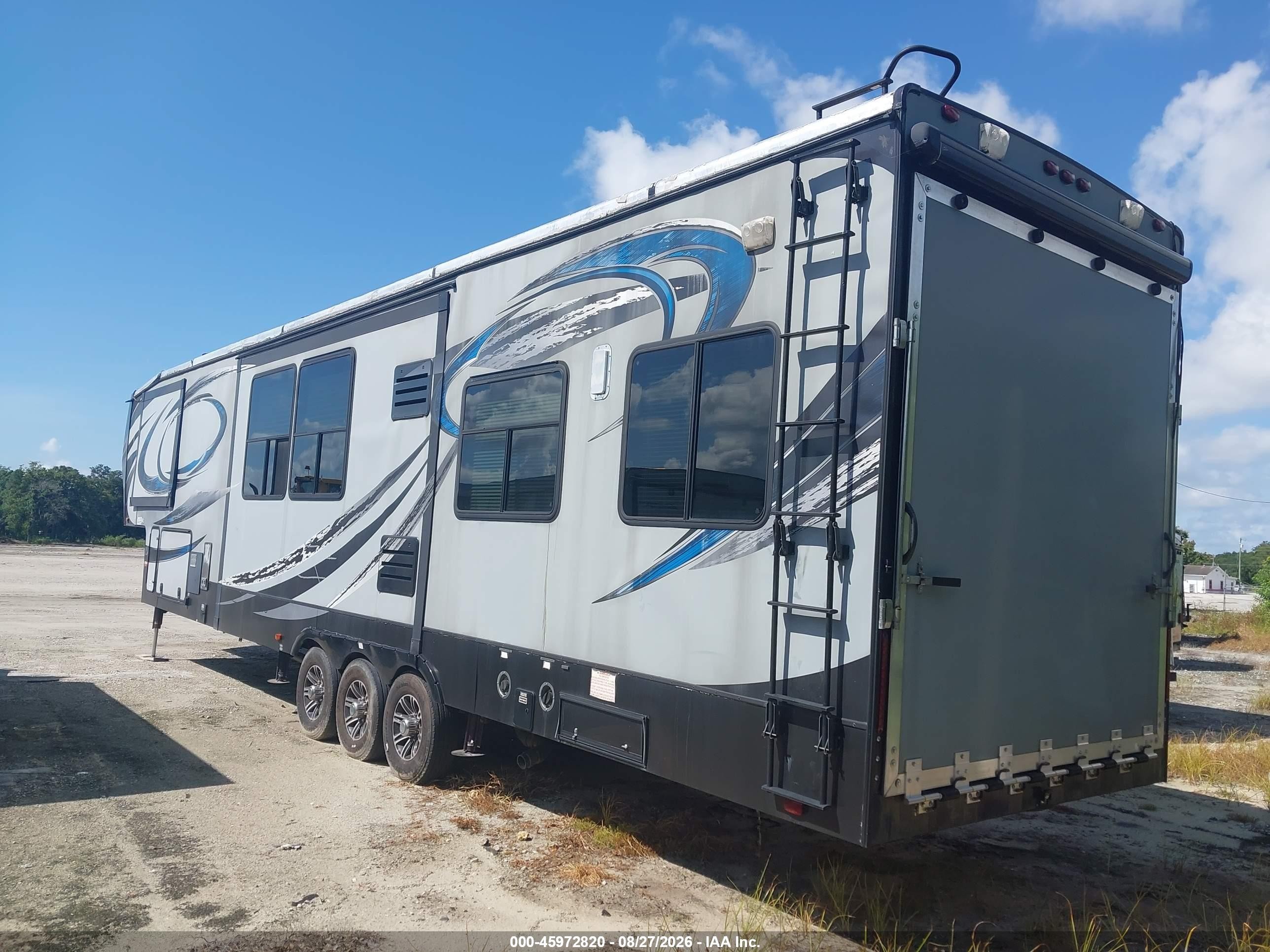 2015 Heartland 4200 Cyclone VIN 5SFCG443XFE287683 IAAI salvage auction — Storm Damage, Clear (Florida), sold $3,400 on 2026-09-09 (photo 4)