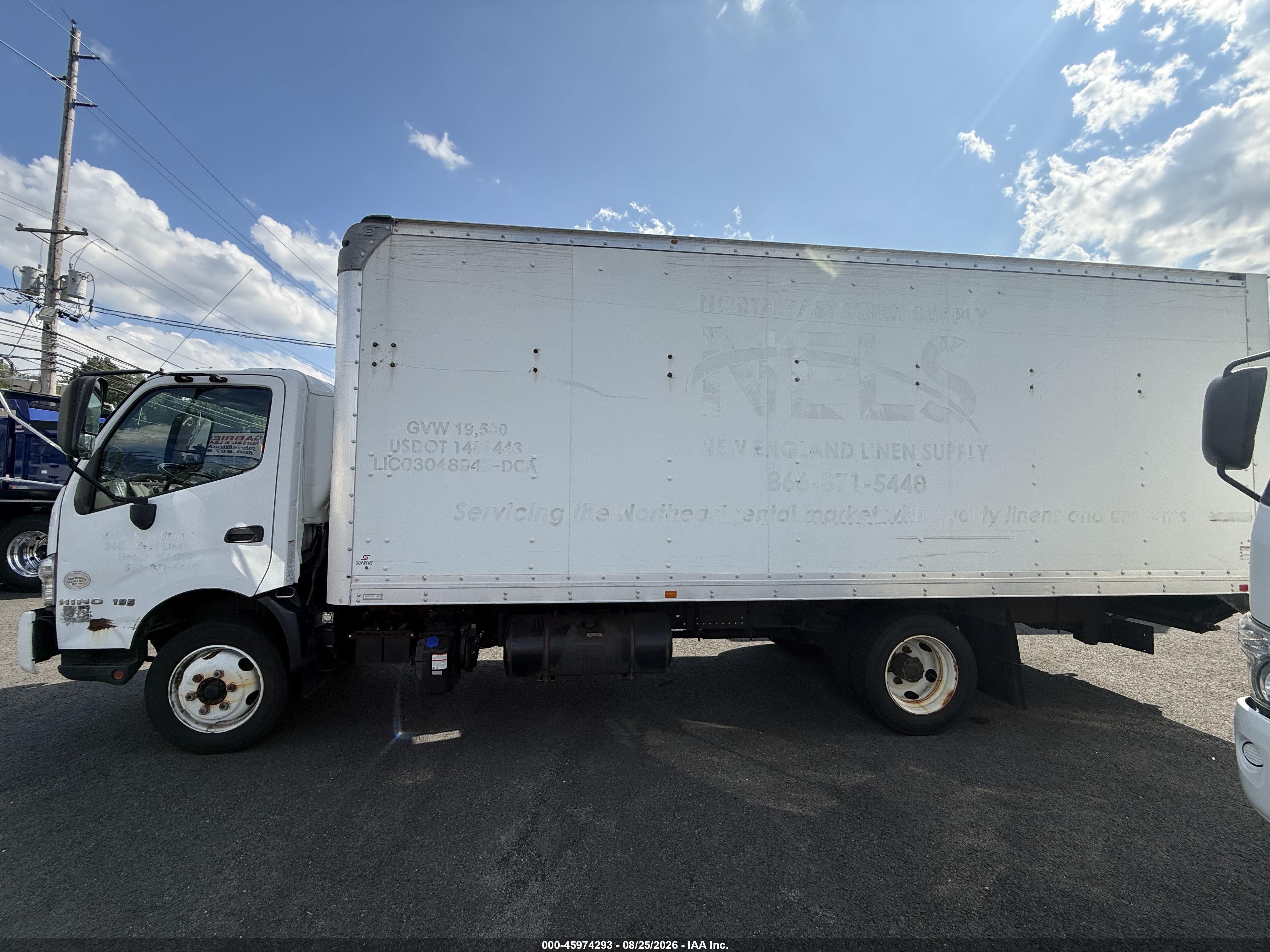 2020 Hino 195 VIN JHHSDM2H0LK010881 IAAI salvage auction — Normal Wear, Clear (New Jersey), sold $24,950 on 2026-09-18 (photo 8)