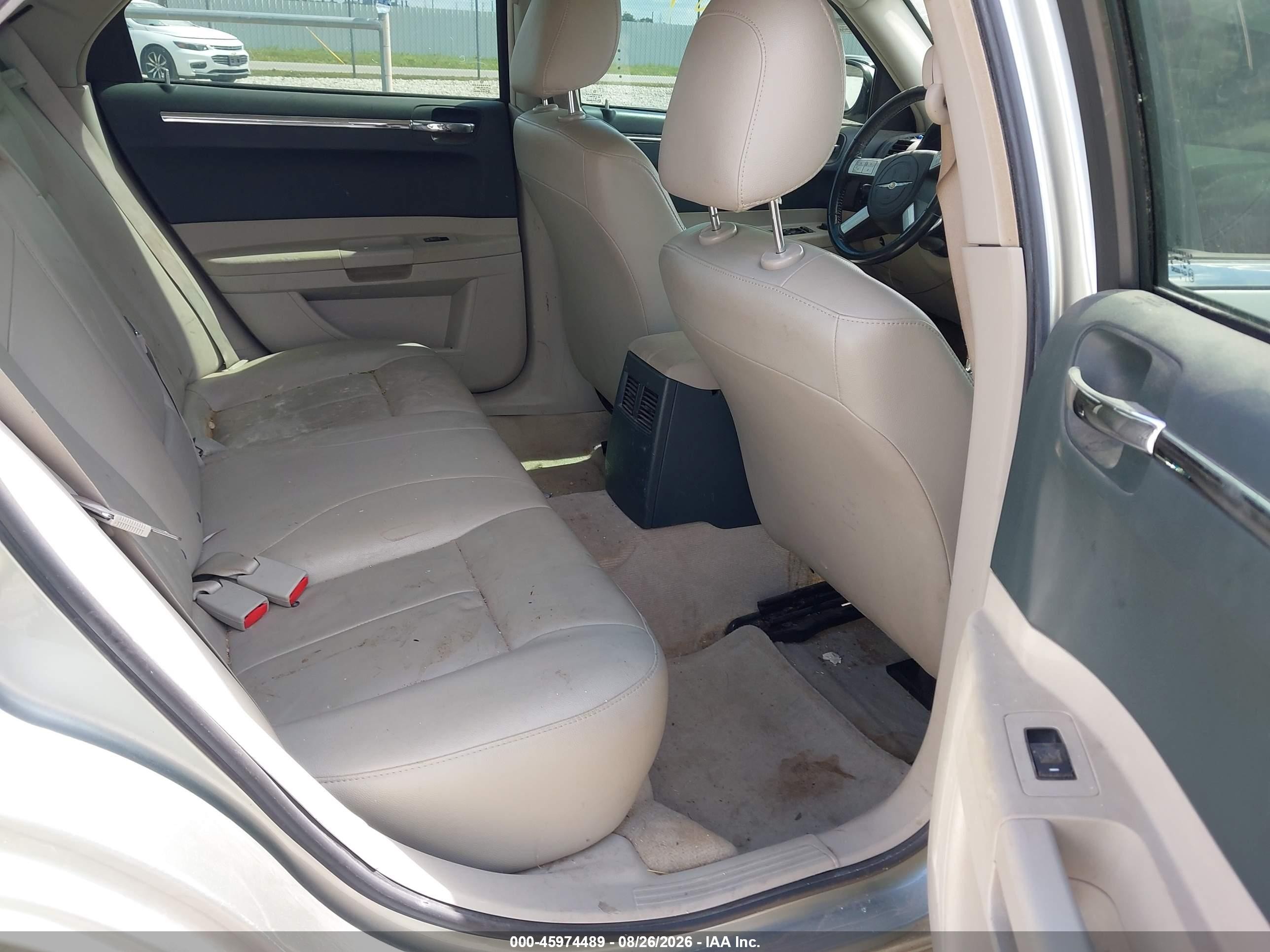2006 Chrysler 300 VIN 2C3KA53G06H120983 IAAI salvage auction — Side, Clear (Wisconsin), sold $775 on 2026-09-25 (photo 8)