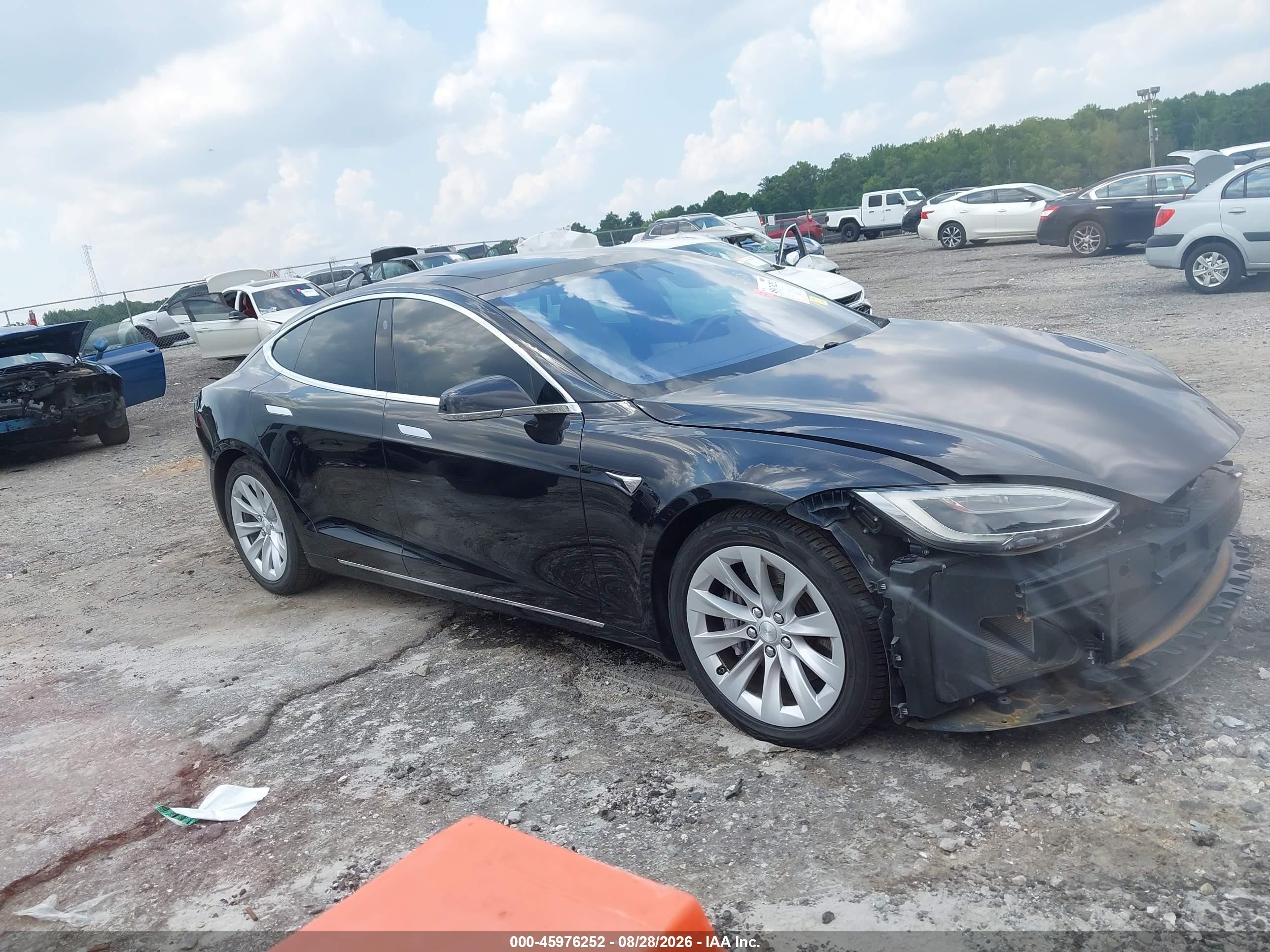 2018 Tesla Model S VIN 5YJSA1E24JF261365 — IAAI salvage auction photo