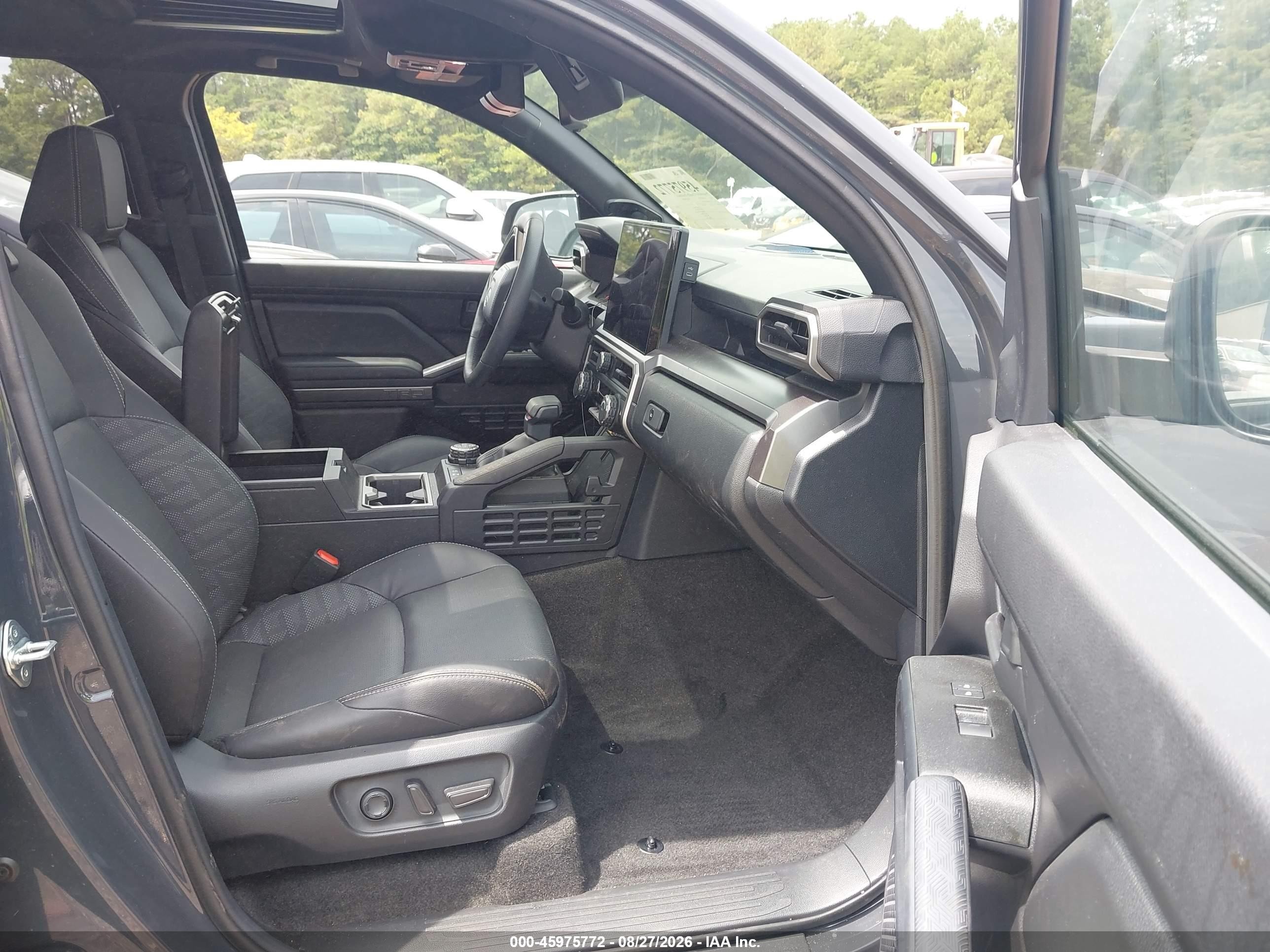 2025 Toyota 4Runner VIN JTEVA5BR0S5070174 IAAI salvage auction — Front & Rear, Salvage (Alabama), sold $31,000 on 2026-09-25 (photo 5)