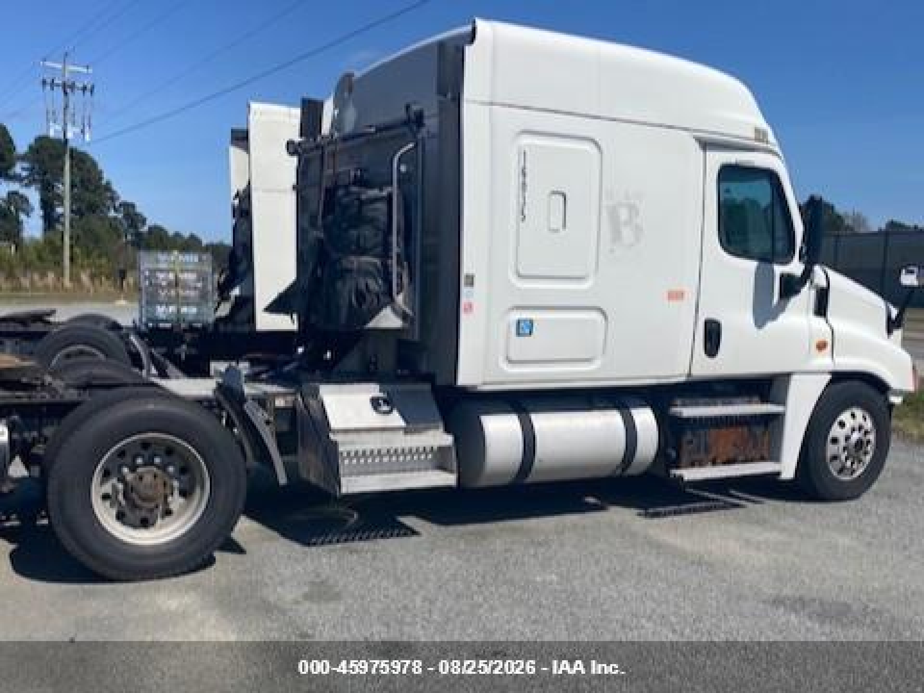 2016 Freightliner Cascadia 125 VIN 3AKJGLD69GSGV1037 IAAI salvage auction — Normal Wear, Clear (Texas), sold $5,500 on 2026-09-16 (photo 1)