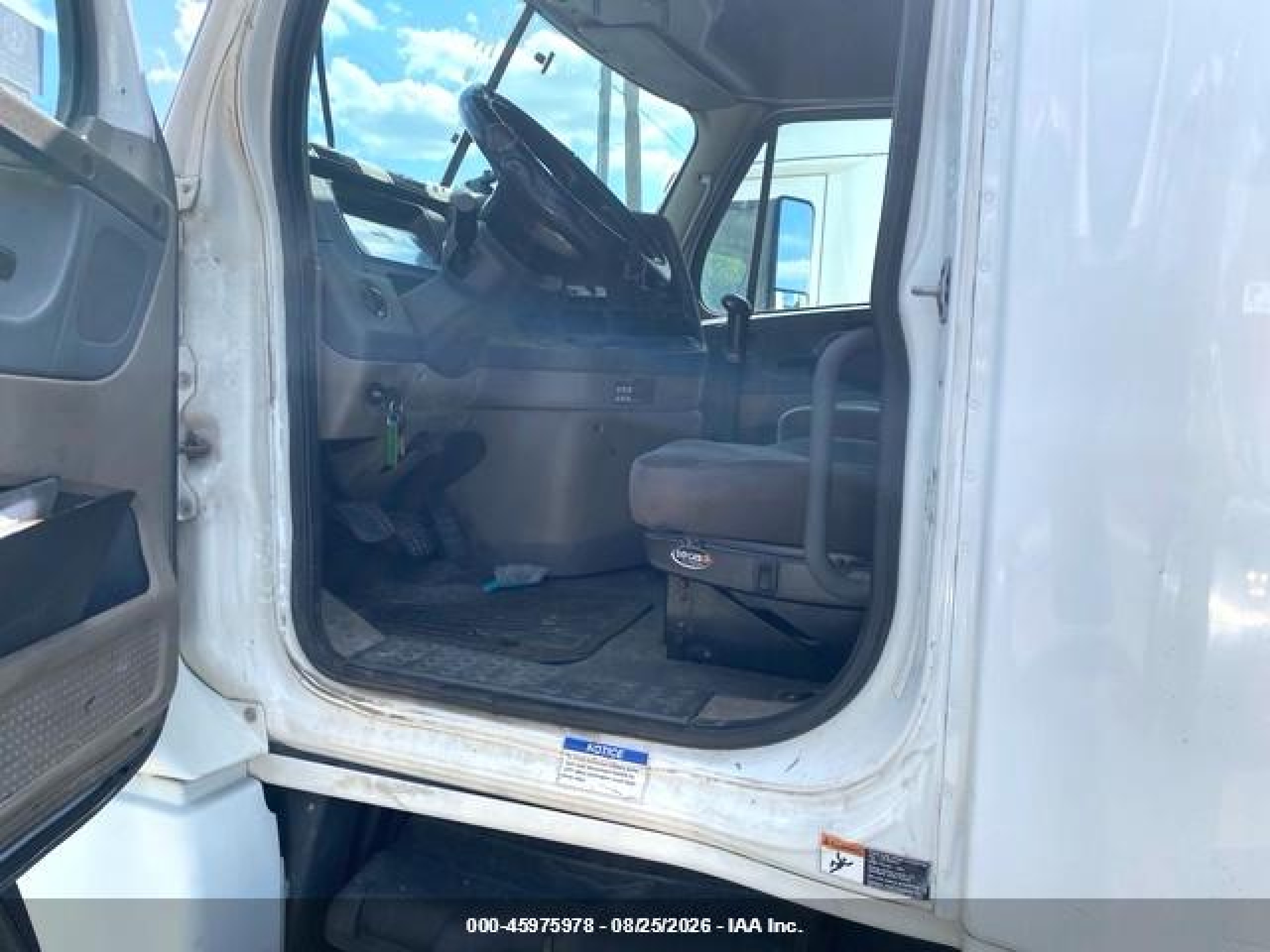 2016 Freightliner Cascadia 125 VIN 3AKJGLD69GSGV1037 IAAI salvage auction — Normal Wear, Clear (Texas), sold $5,500 on 2026-09-16 (photo 7)
