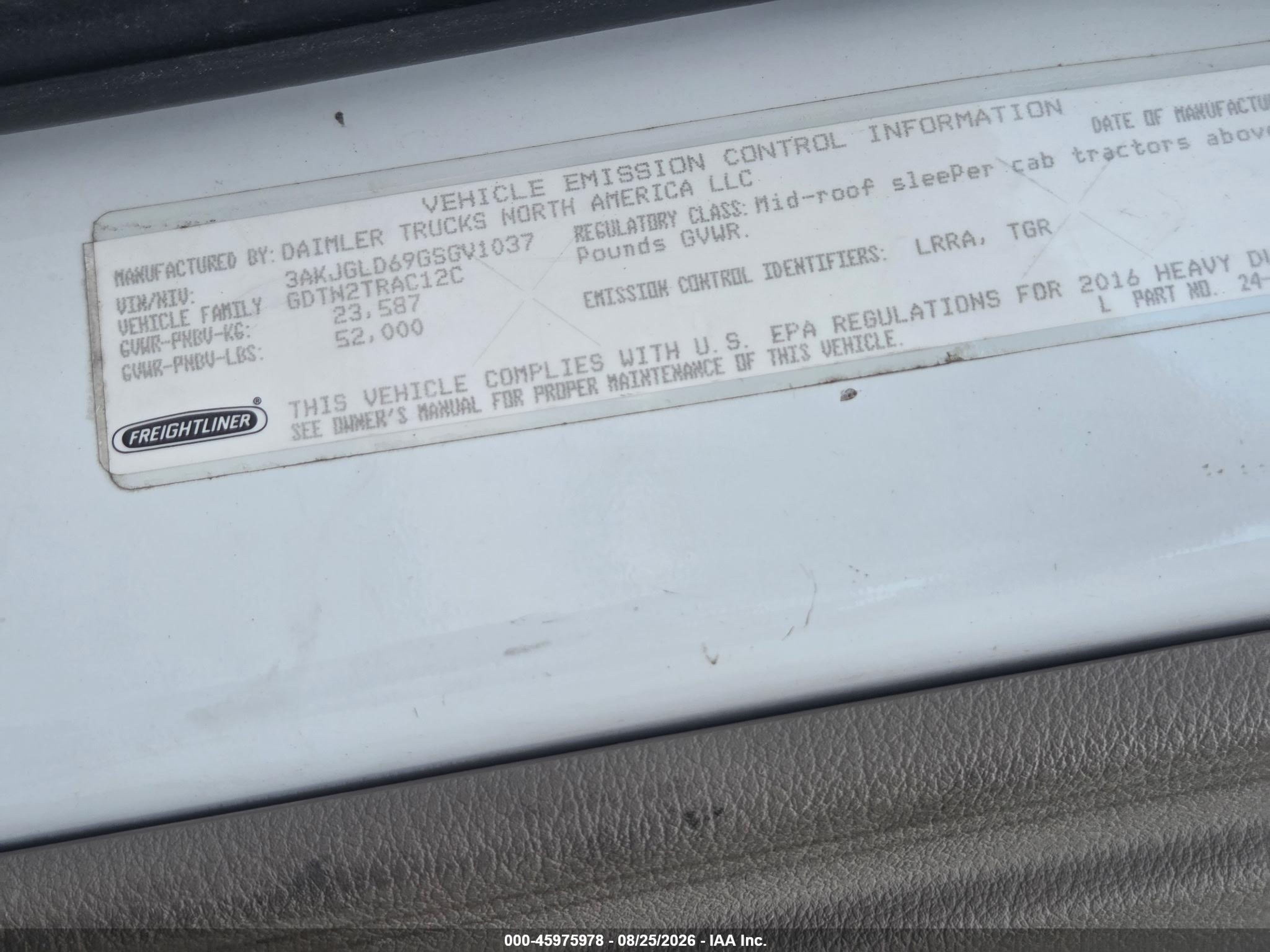 2016 Freightliner Cascadia 125 VIN 3AKJGLD69GSGV1037 IAAI salvage auction — Normal Wear, Clear (Texas), sold $5,500 on 2026-09-16 (photo 8)