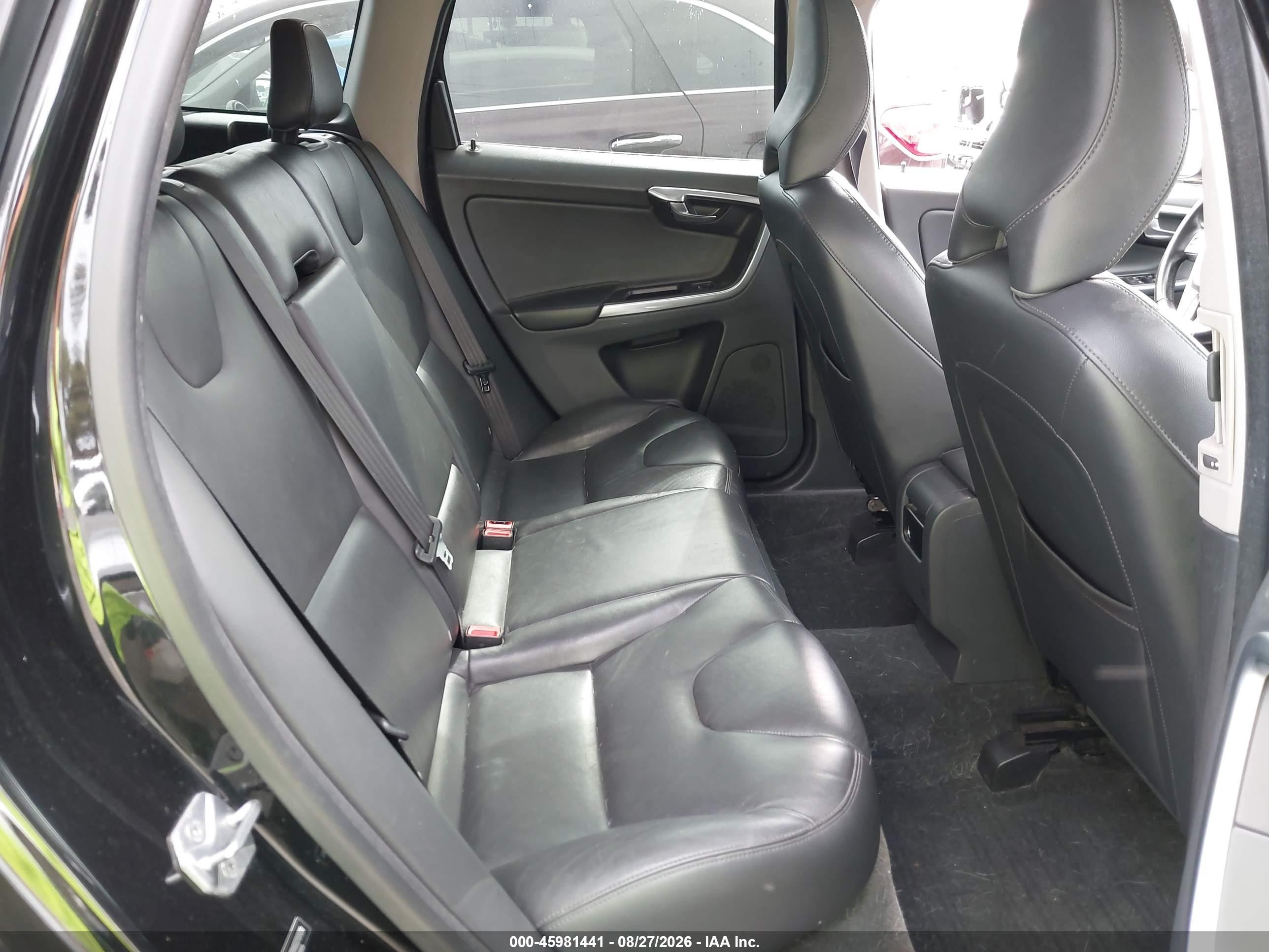 2016 Volvo Xc60 VIN YV4902RM6G2797603 IAAI salvage auction — Rear End, Salvage Certificate (California), sold $4,300 on 2026-09-30 (photo 8)