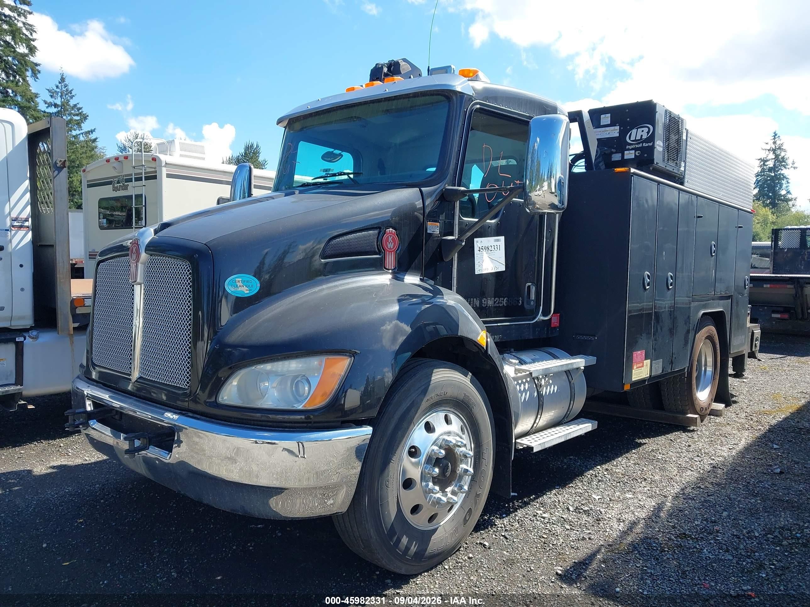 2009 Kenworth Construction VIN 2NKHHN6X29M256863 IAAI salvage auction — Side, Enterprise Vehicles Clear Only (Washington), sold $14,700 on 2026-09-09 (photo 2)