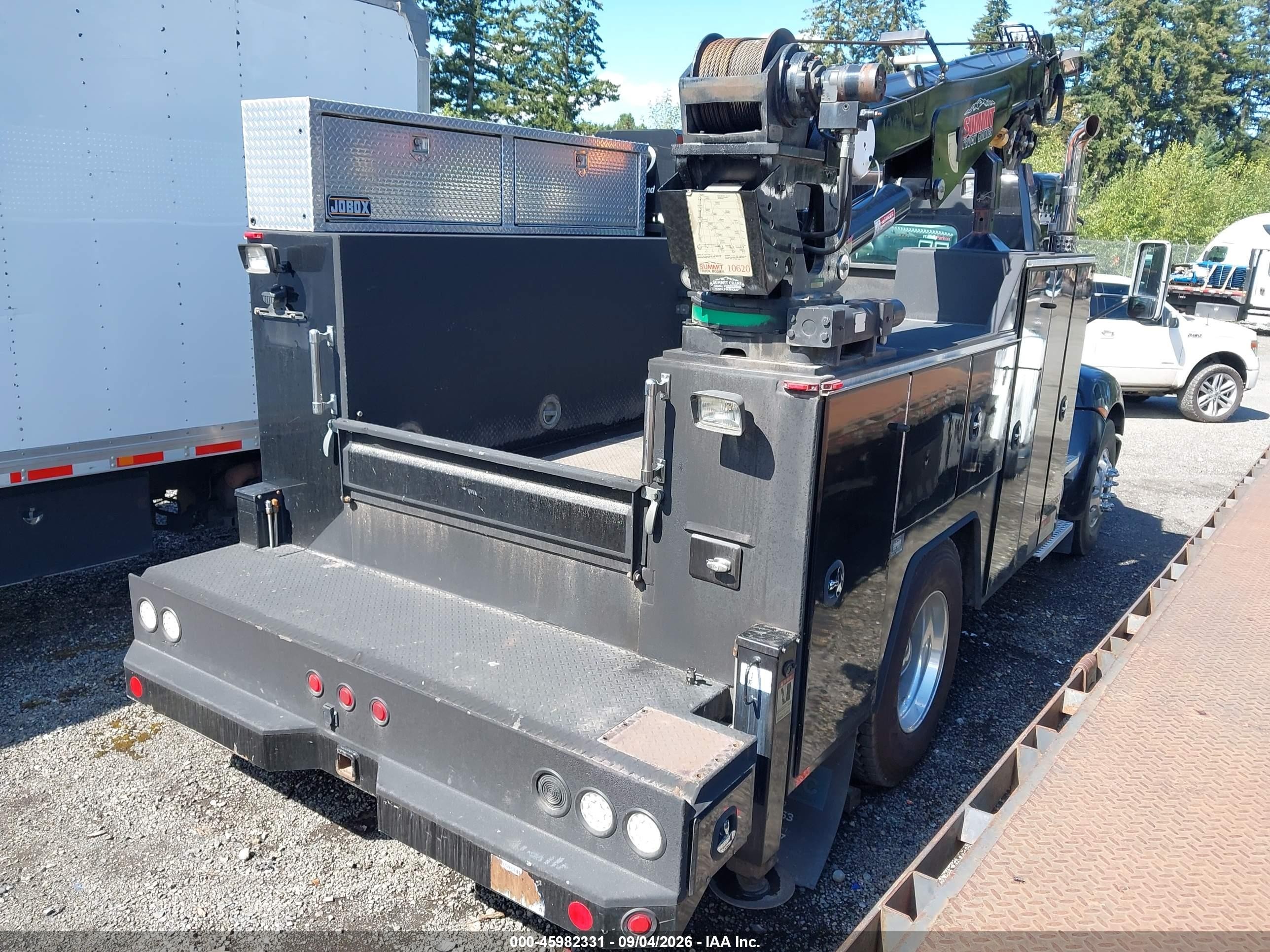 2009 Kenworth Construction VIN 2NKHHN6X29M256863 IAAI salvage auction — Side, Enterprise Vehicles Clear Only (Washington), sold $14,700 on 2026-09-09 (photo 4)