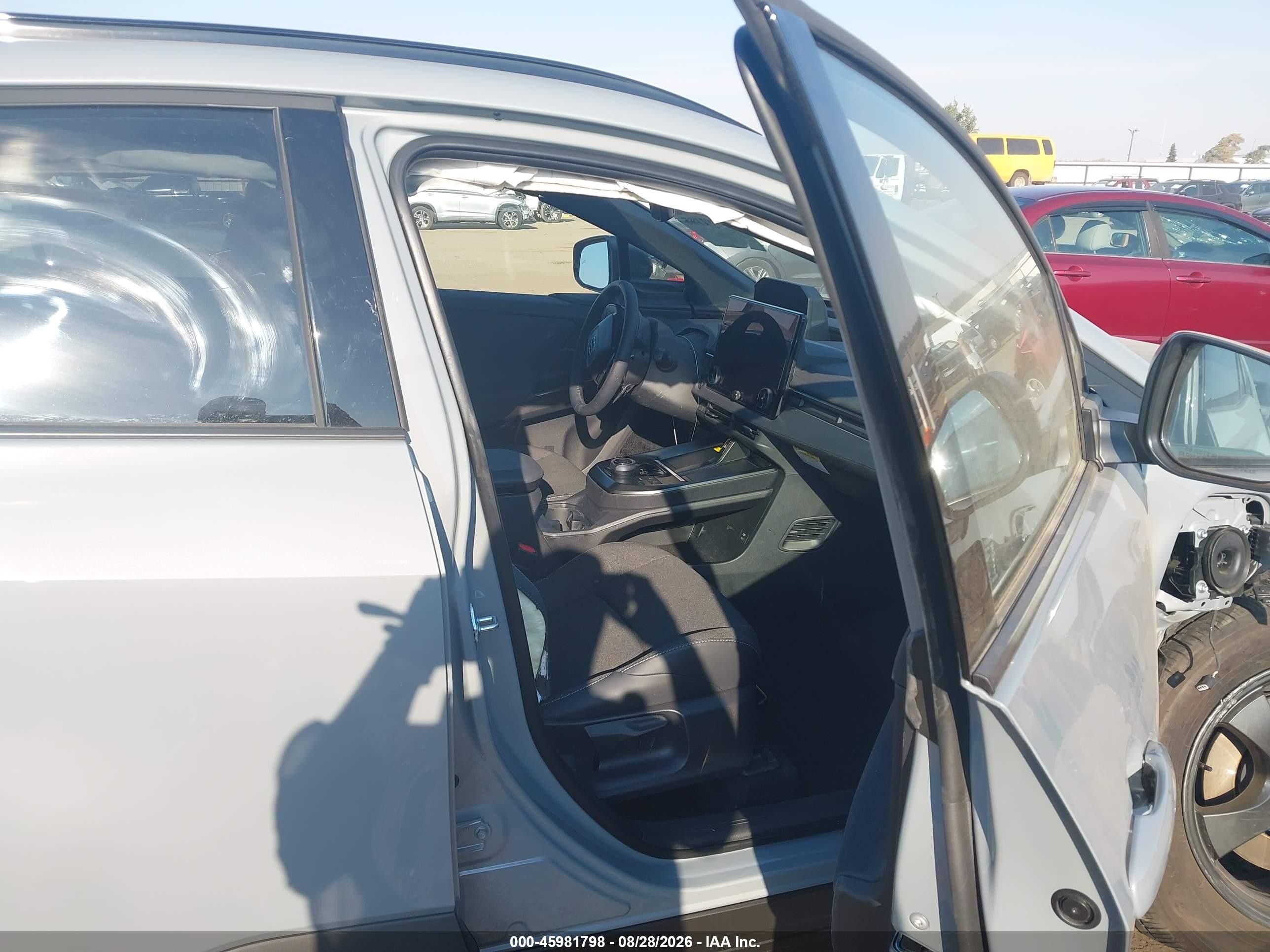 2026 Toyota C-hr VIN JTMAAAAD5TJ012961 IAAI salvage auction — Unknown, Bill Of Sale (Washington), sold $9,300 on 2026-09-18 (photo 5)