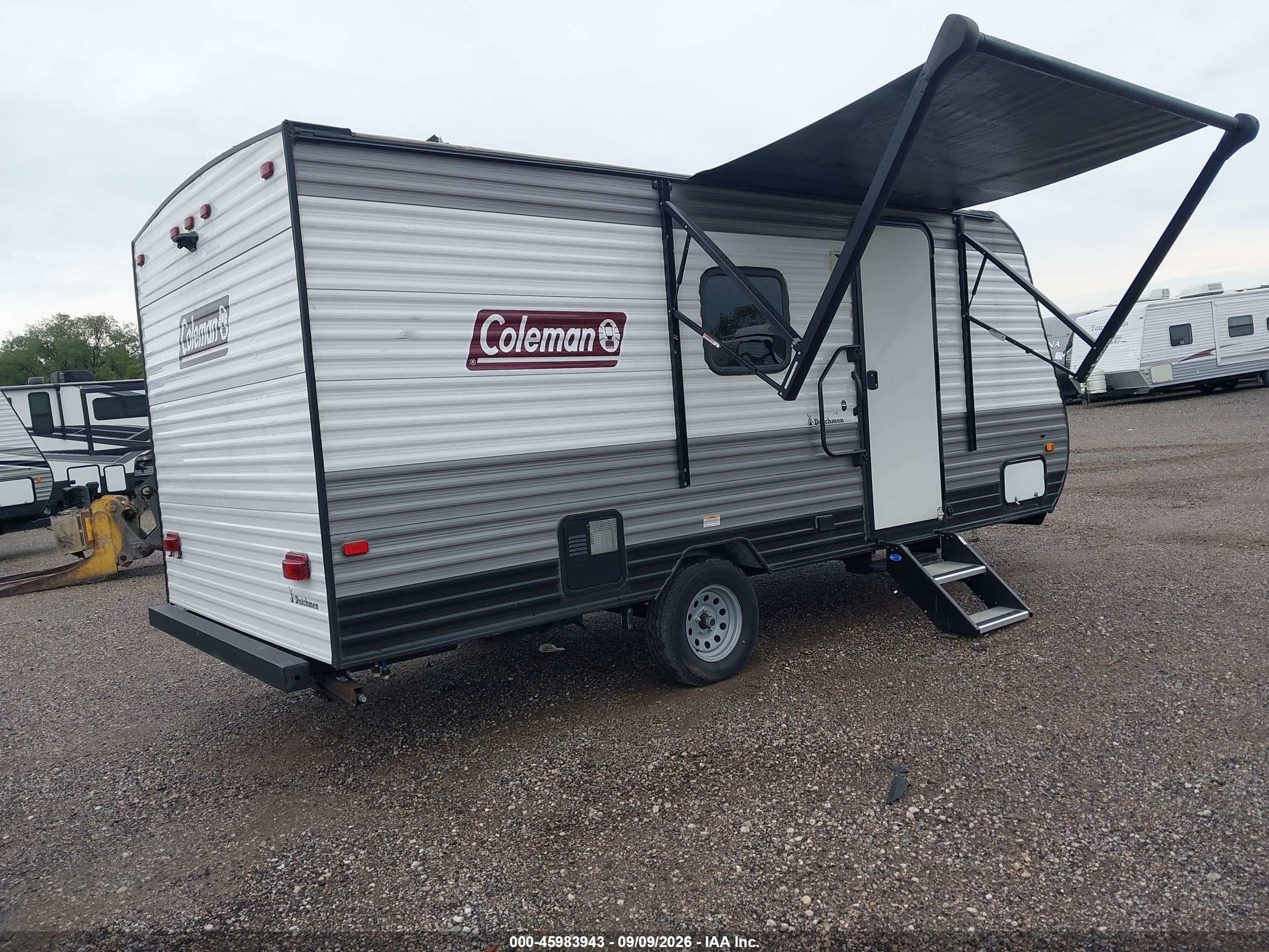 2022 Keystone Coleman VIN 4YDTCMG13NJ945789 IAAI salvage auction — Storm Damage, Regular Certificate (Iowa), sold $2,950 on 2026-10-08 (photo 4)